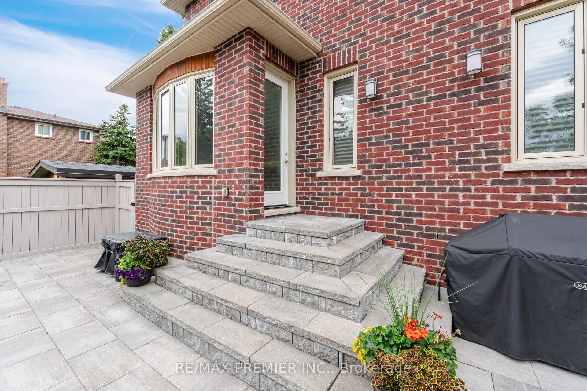 28 Ellerby Square N