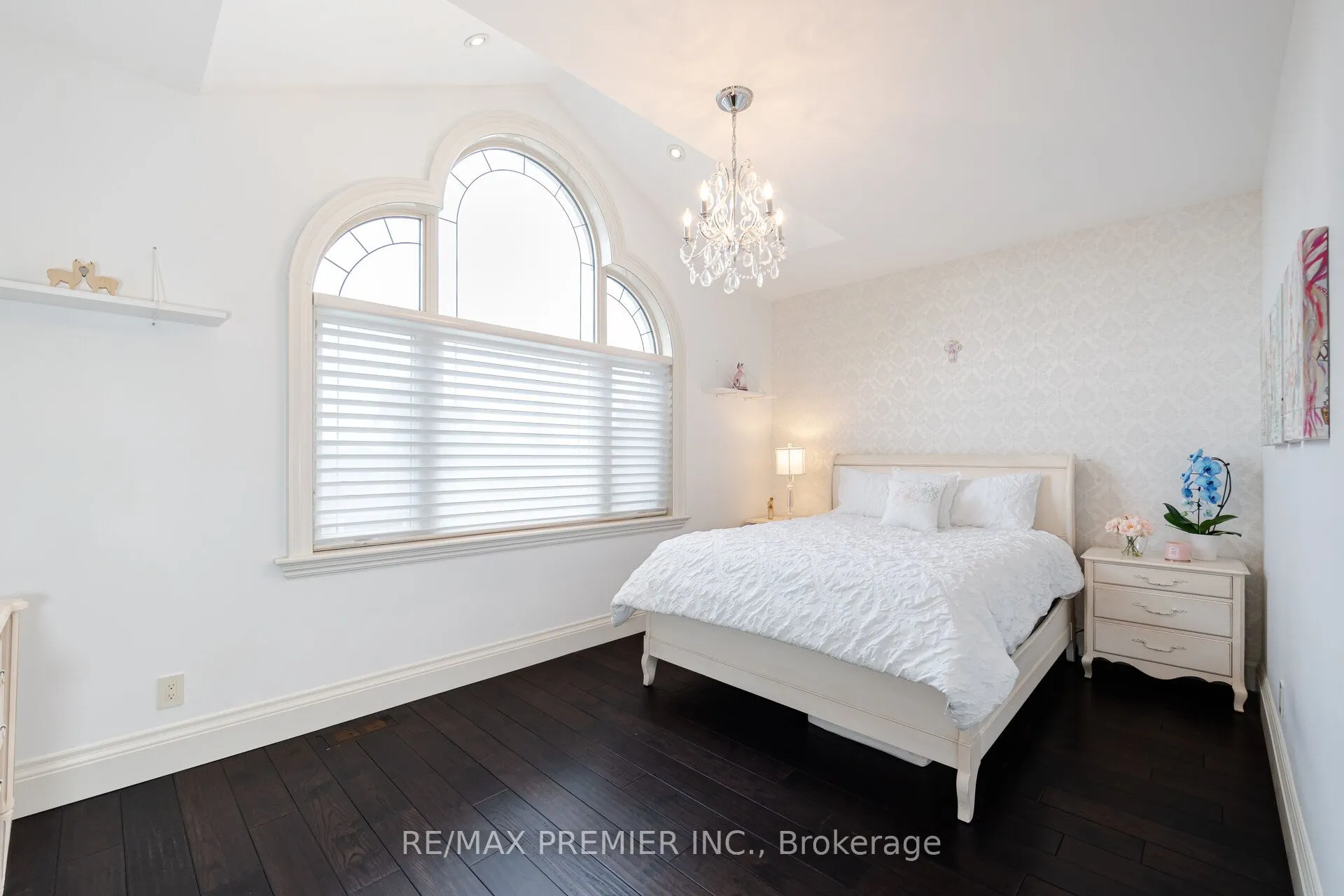 28 Ellerby Square N