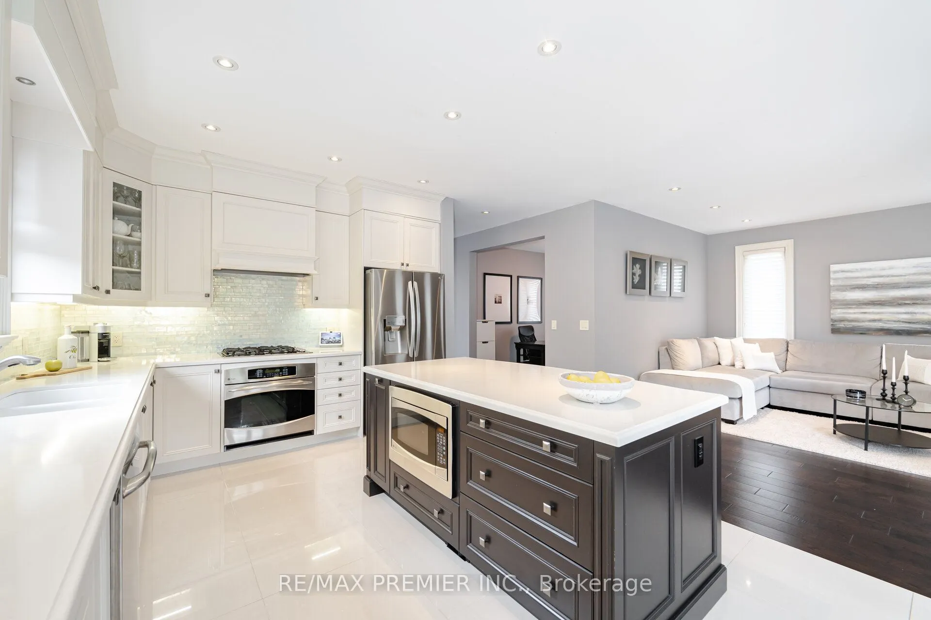28 Ellerby Square N