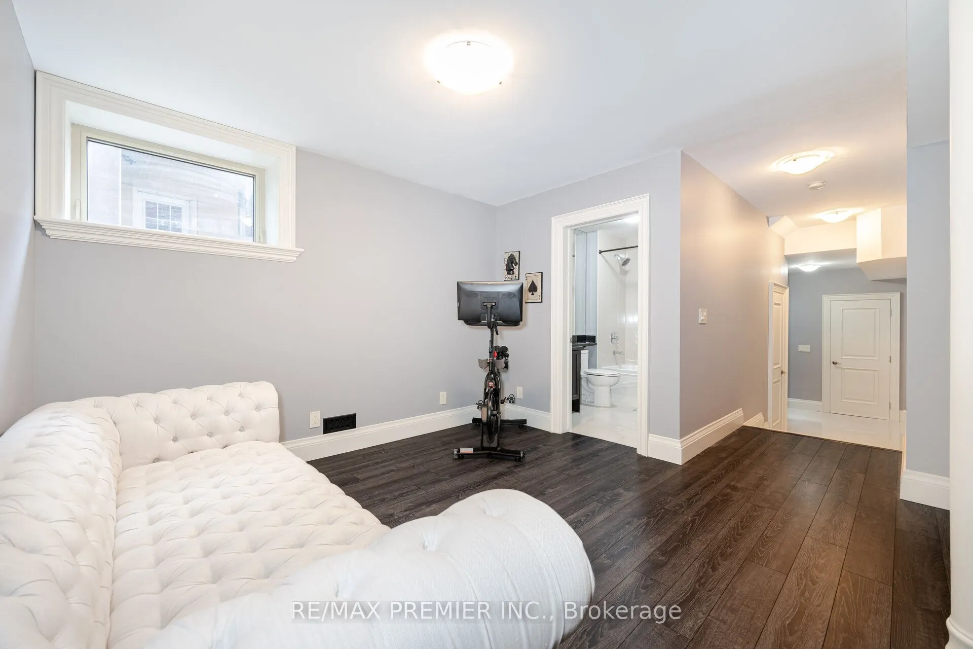 28 Ellerby Square N