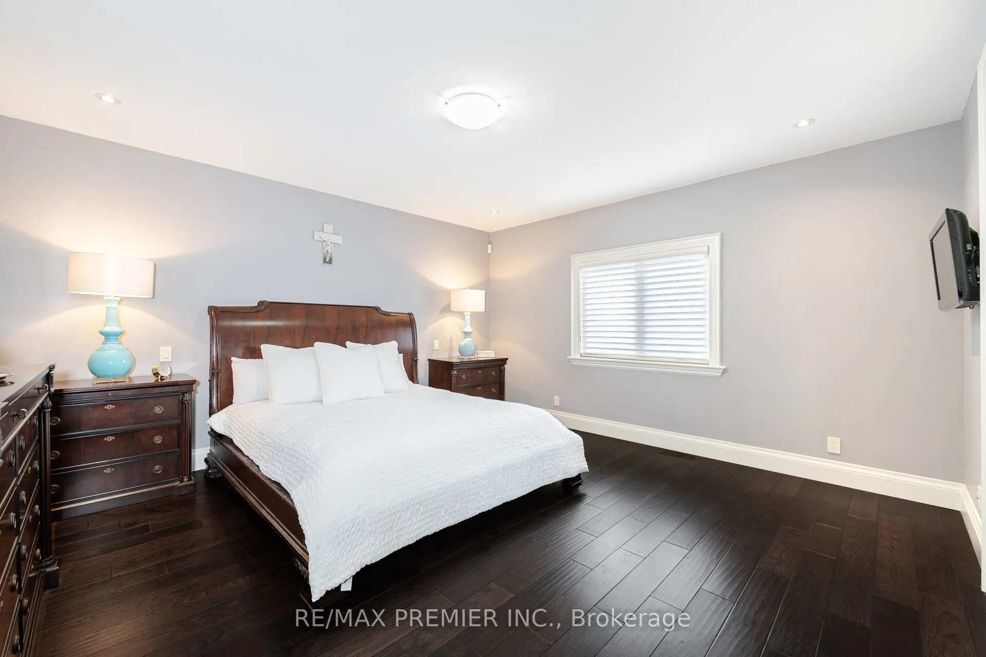 28 Ellerby Square N