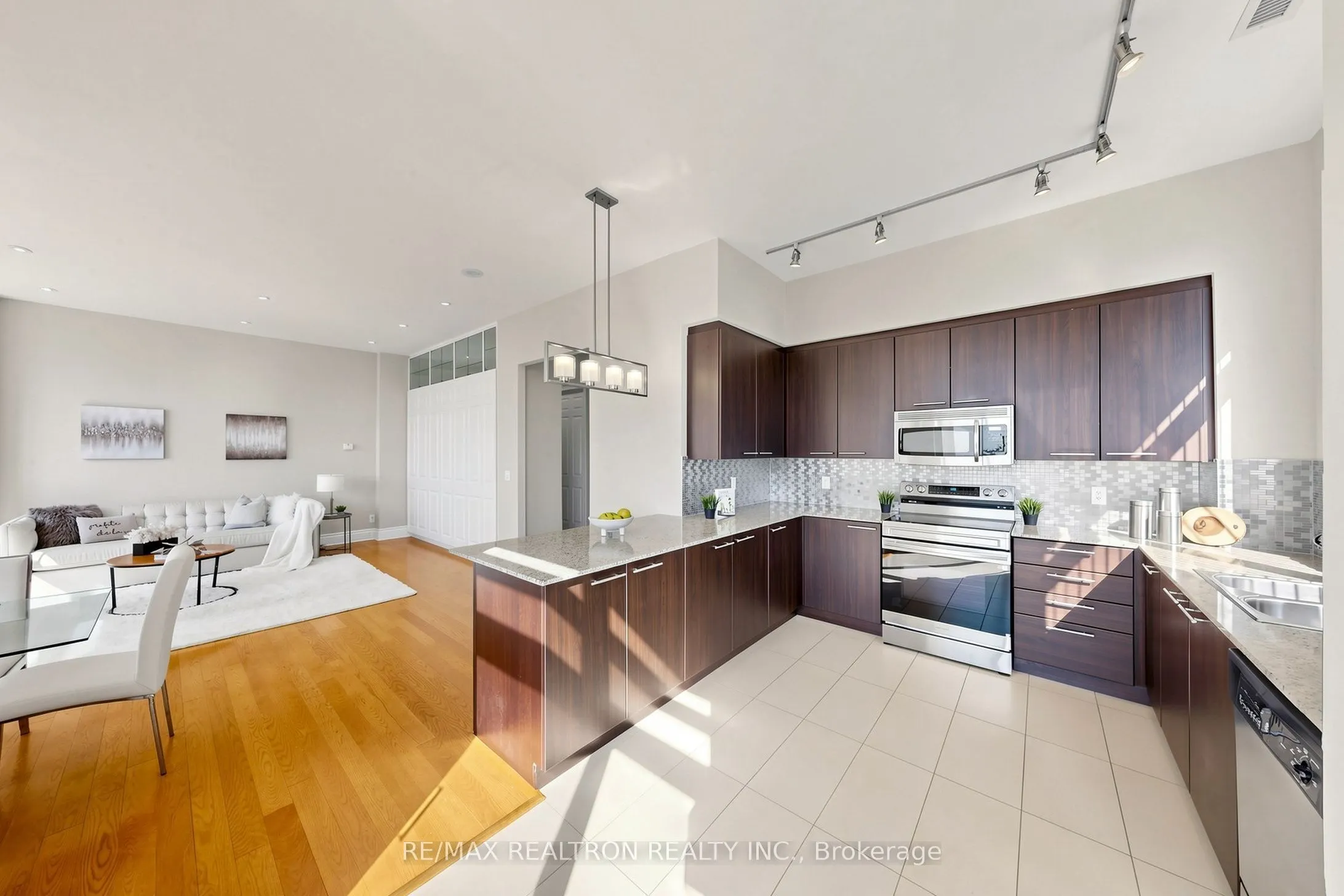 39 Galleria Parkway #UPH3