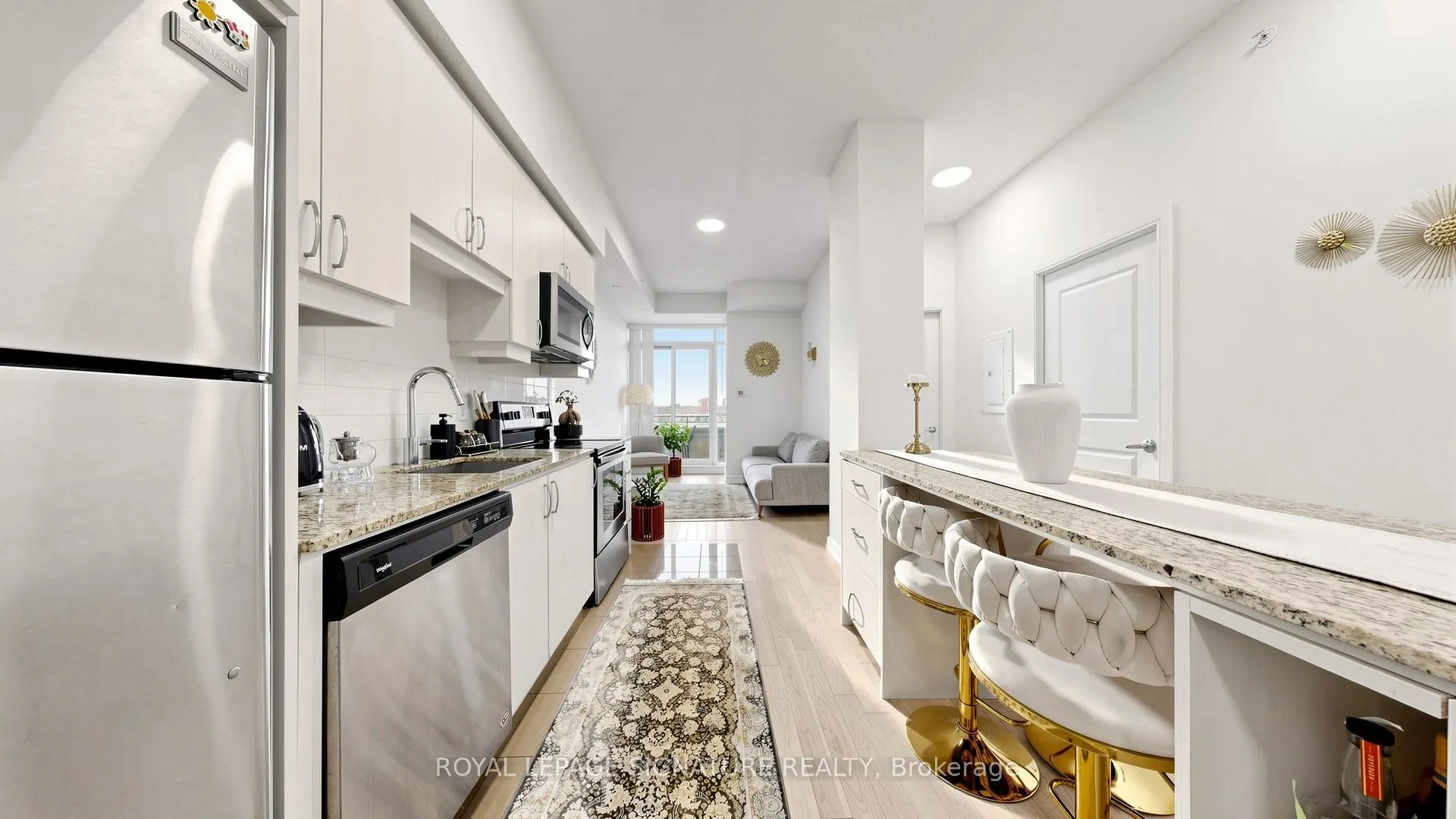 9201 Yonge Street #802