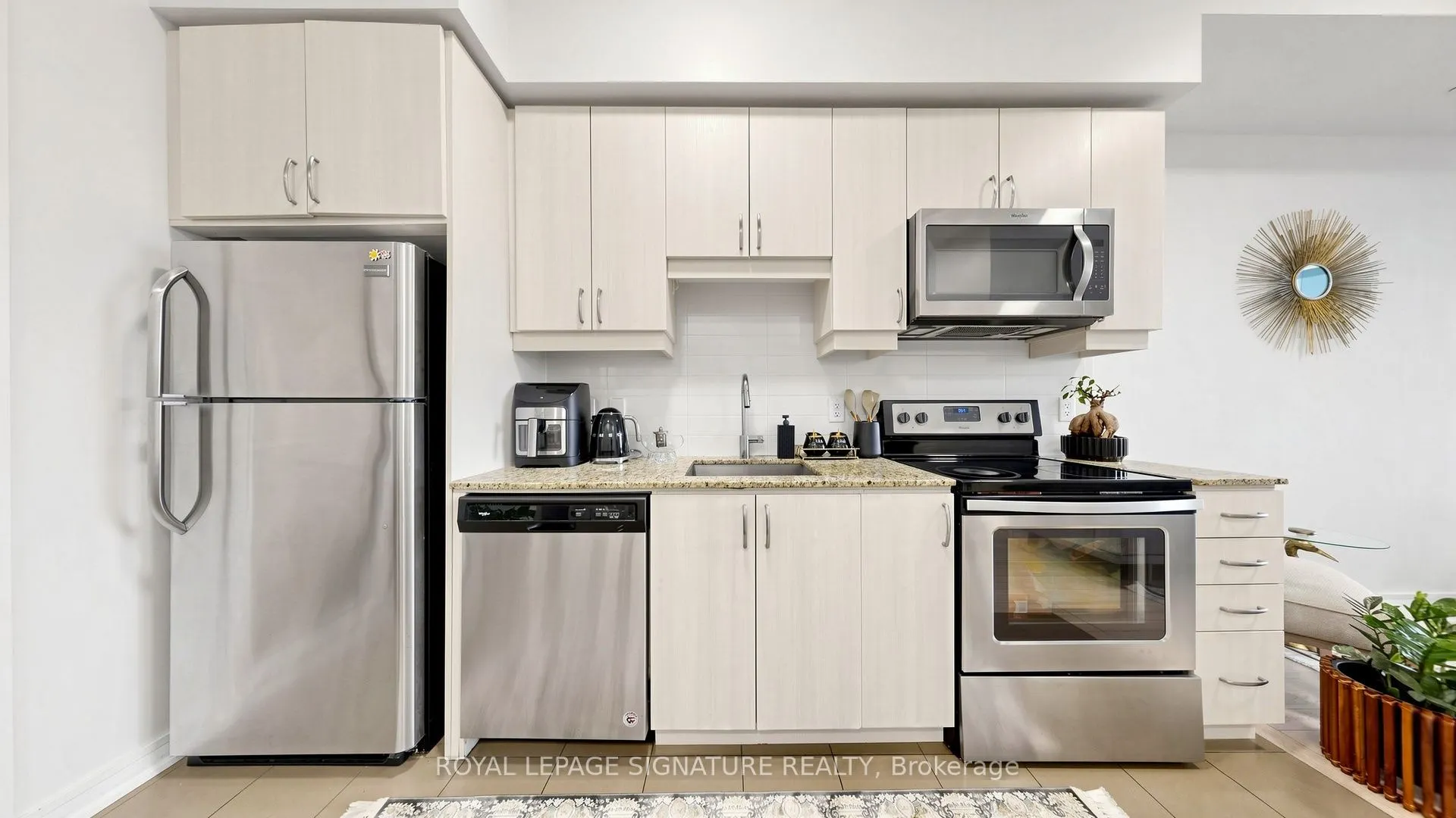 9201 Yonge Street #802