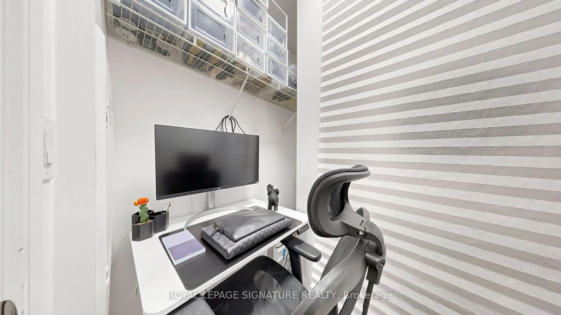 9201 Yonge Street #802