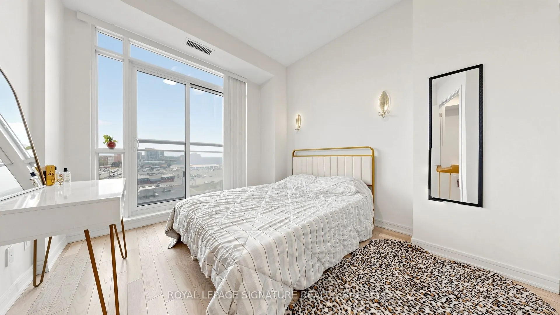9201 Yonge Street #802