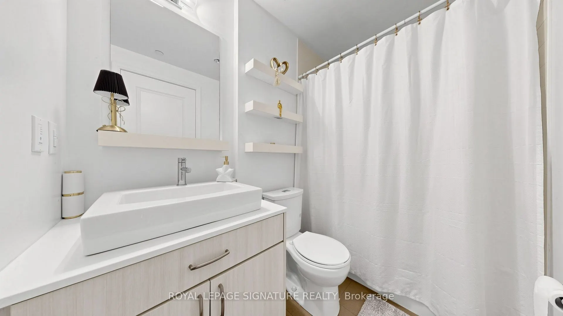 9201 Yonge Street #802