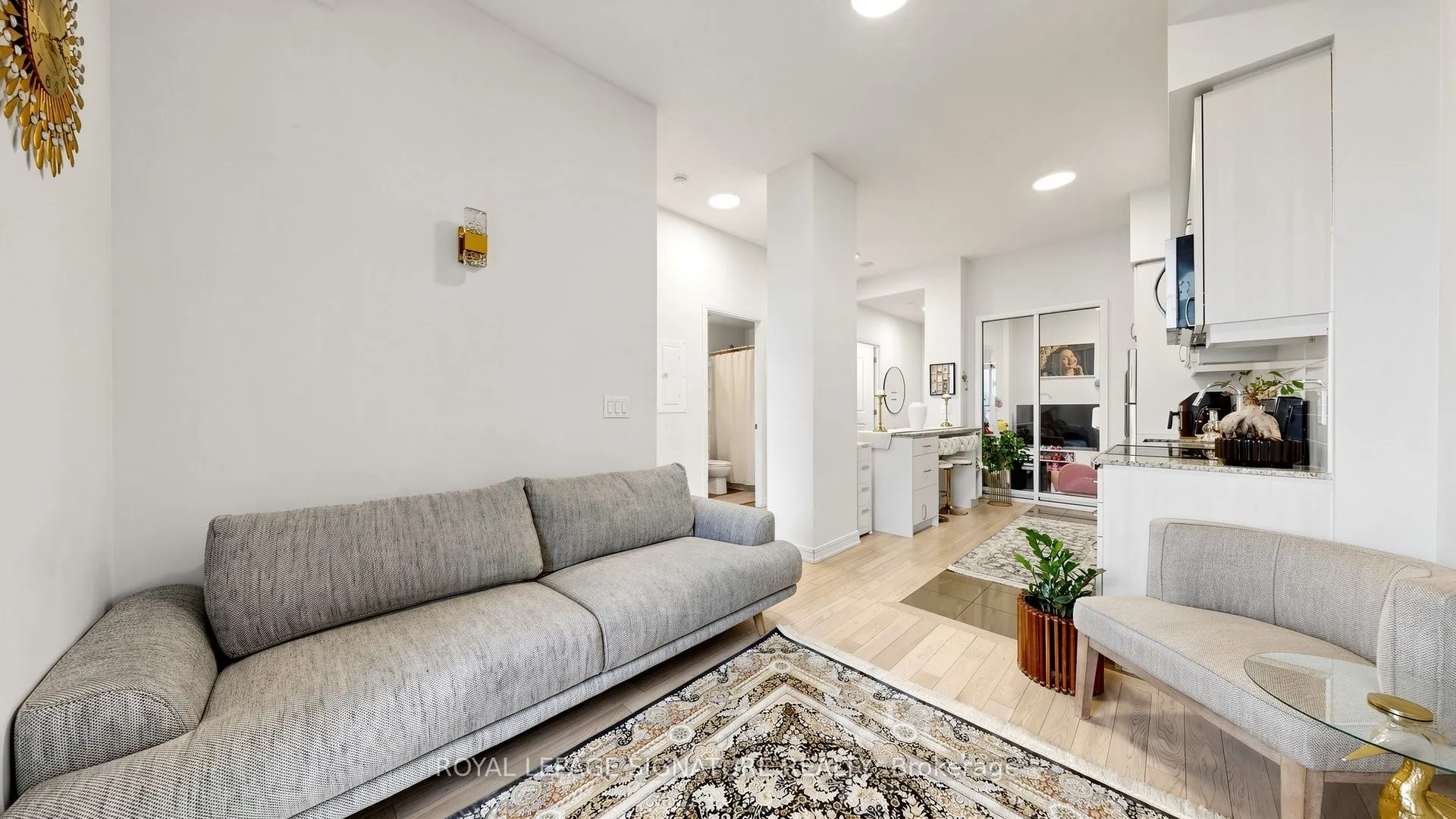 9201 Yonge Street #802