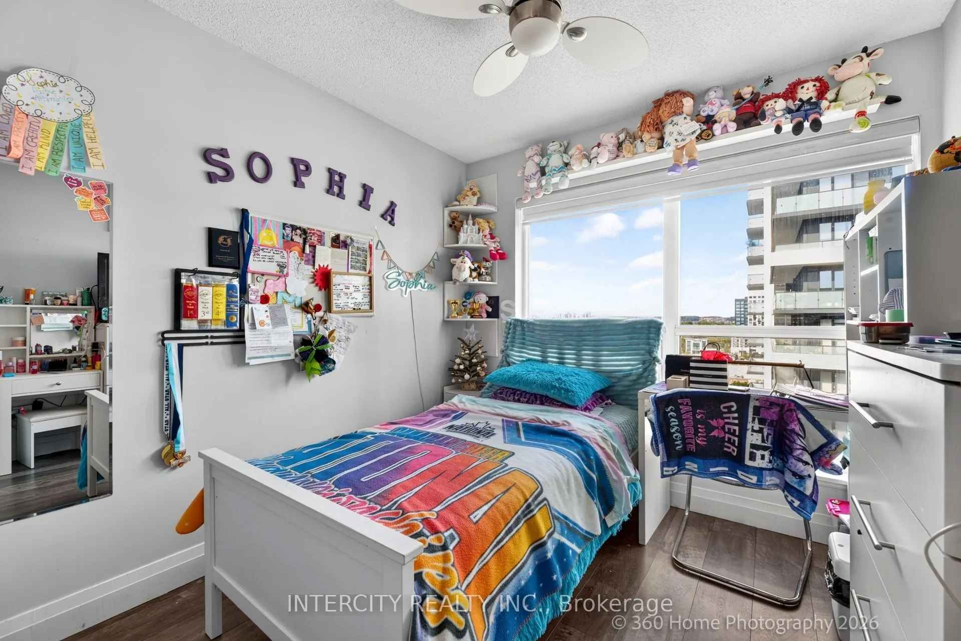 185 Oneida Crescent #PH08