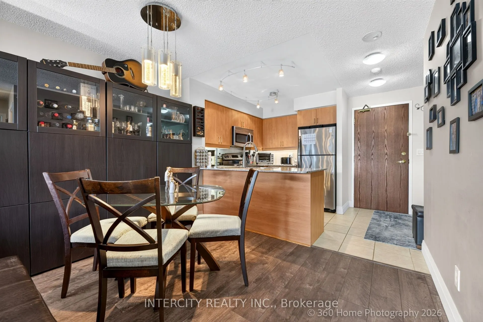 185 Oneida Crescent #PH08