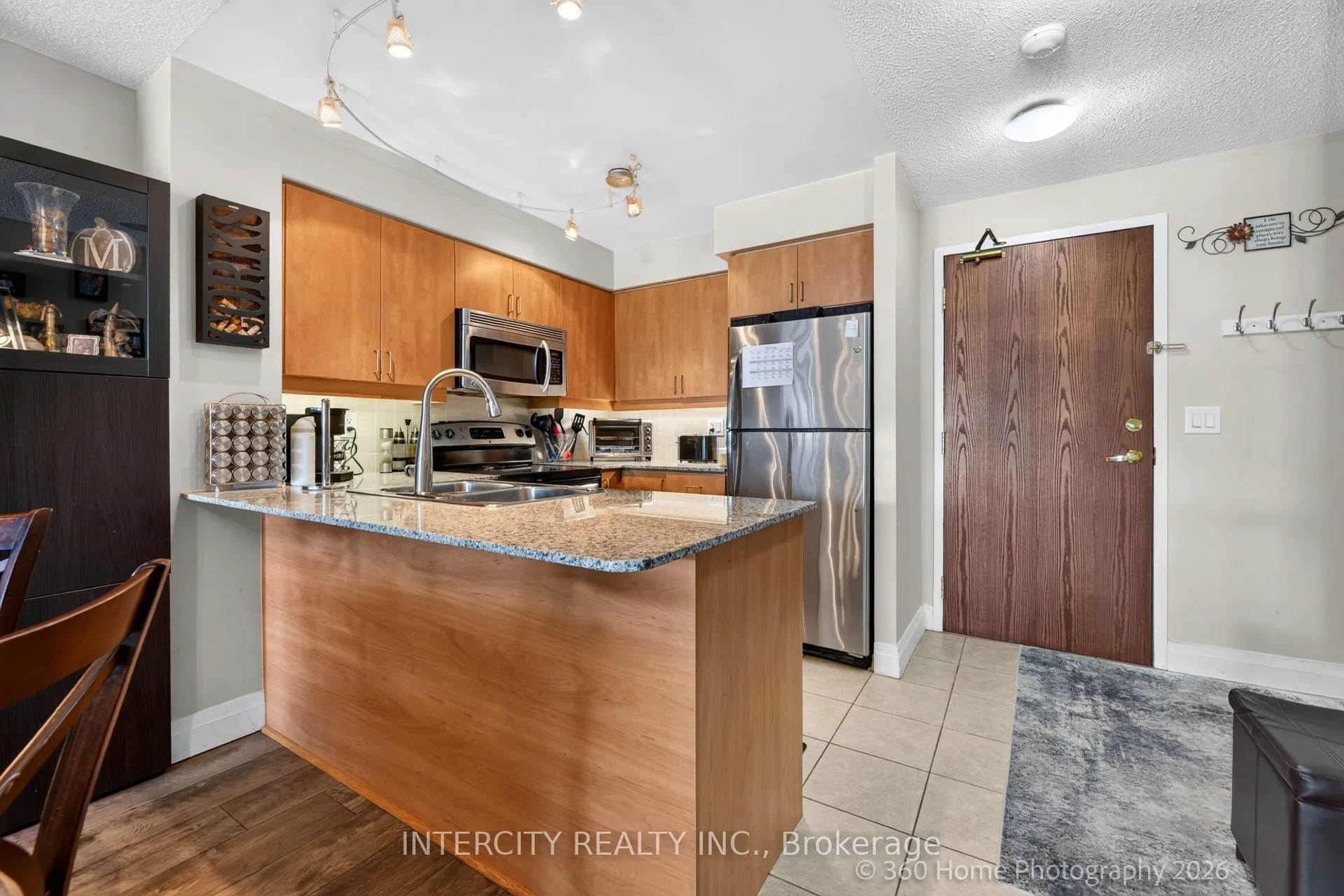 185 Oneida Crescent #PH08