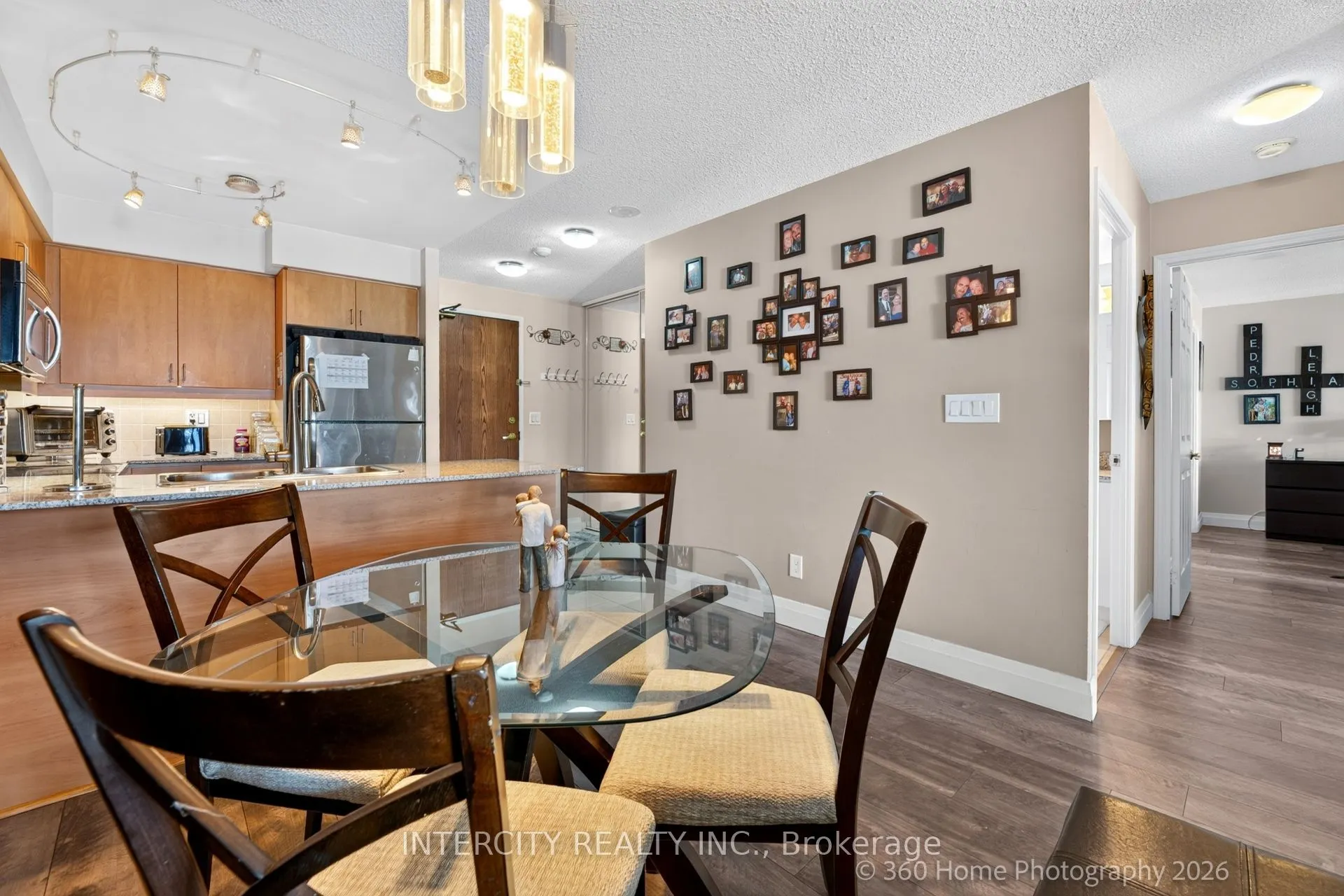 185 Oneida Crescent #PH08