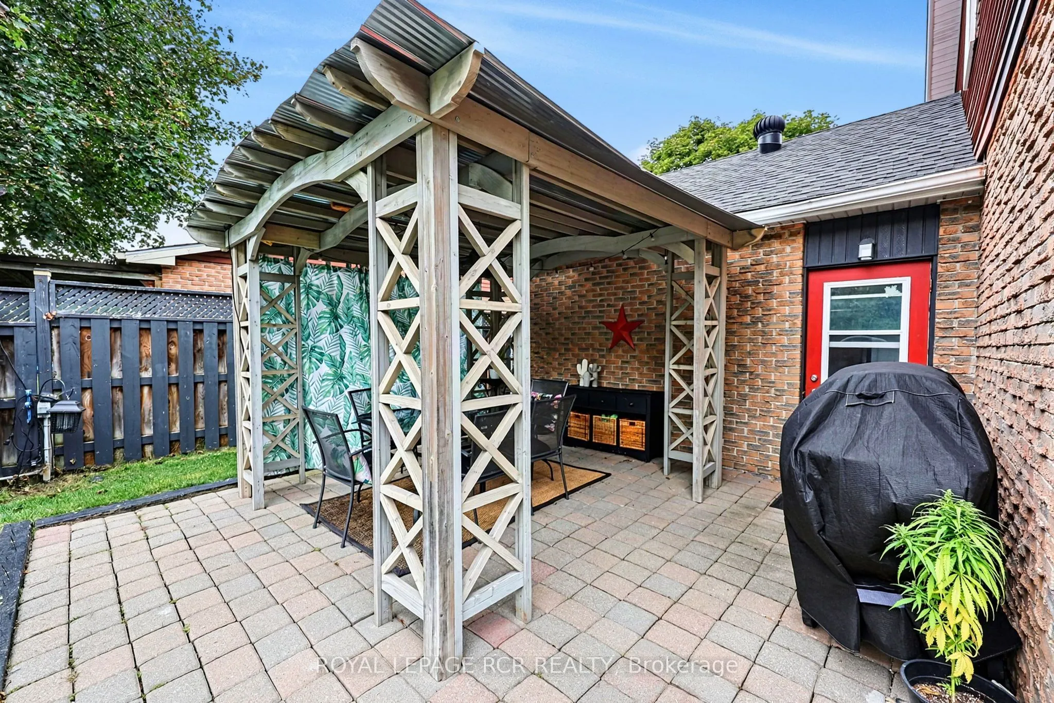 169 Mackenzie Street