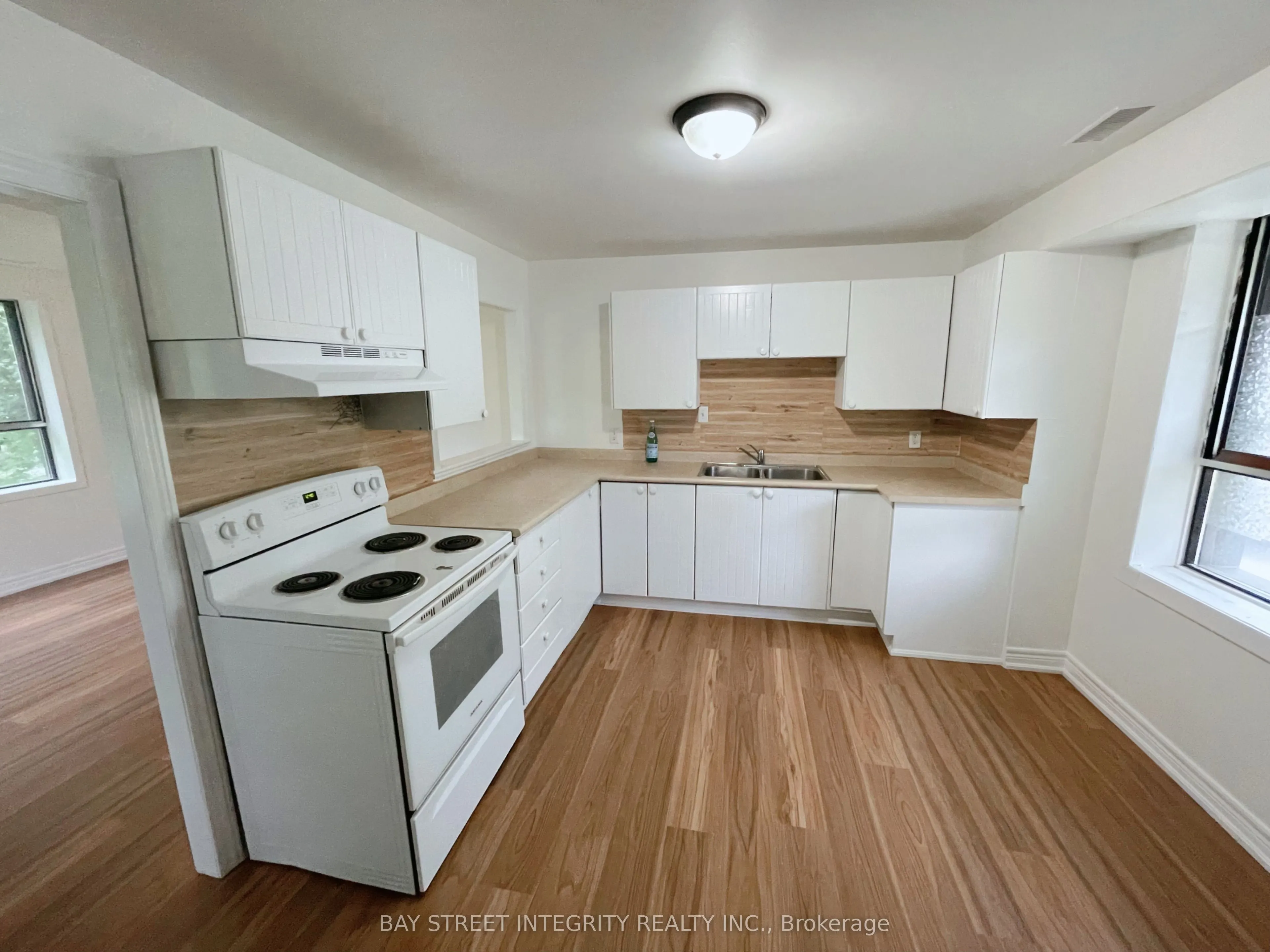 320 Miami Drive #Main floor