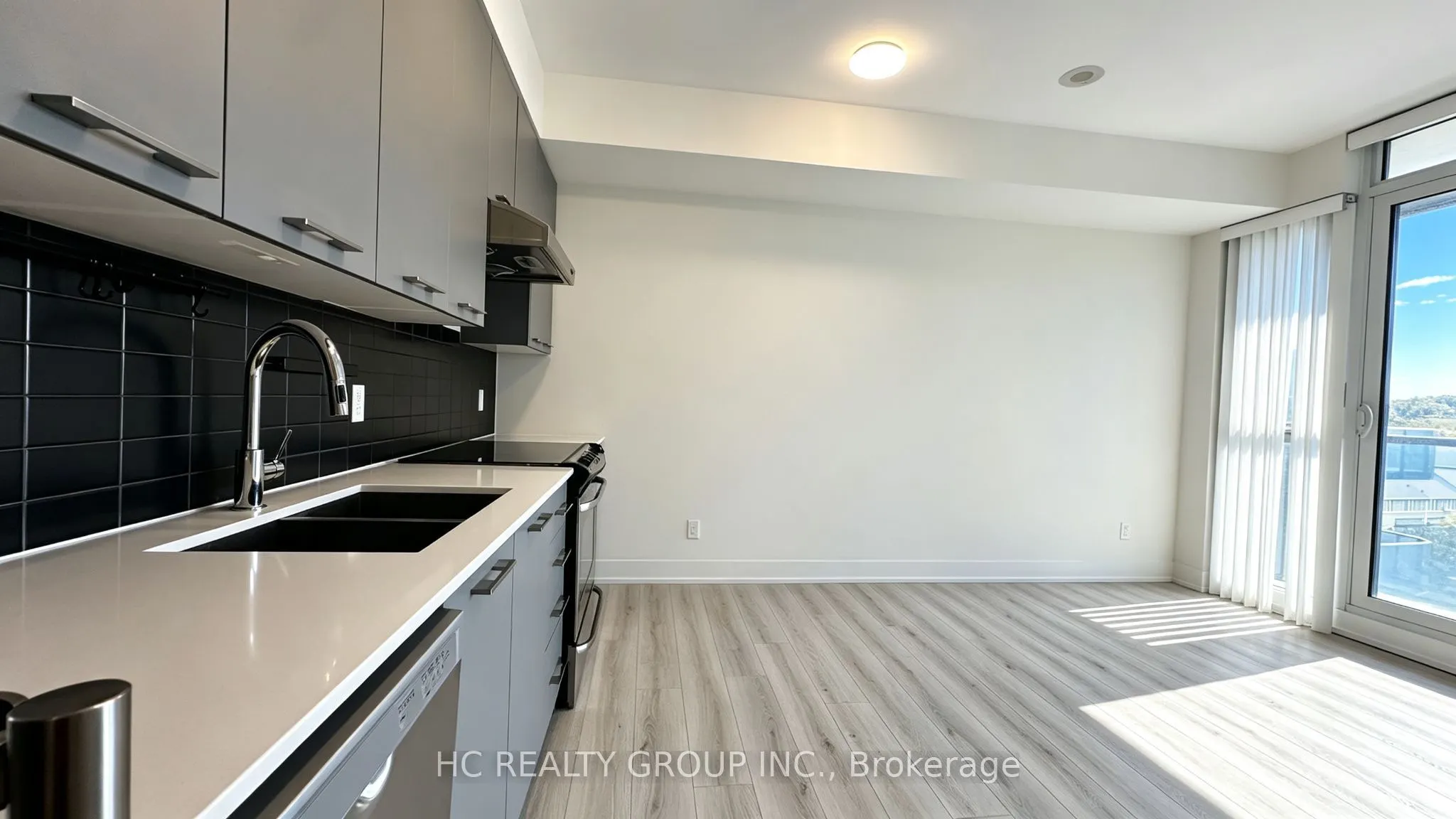 9471 Yonge Street #641