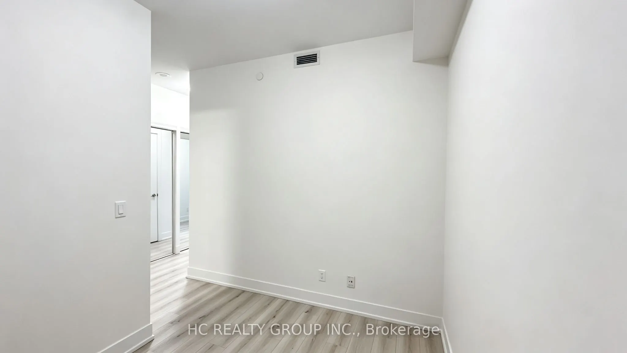 9471 Yonge Street #641