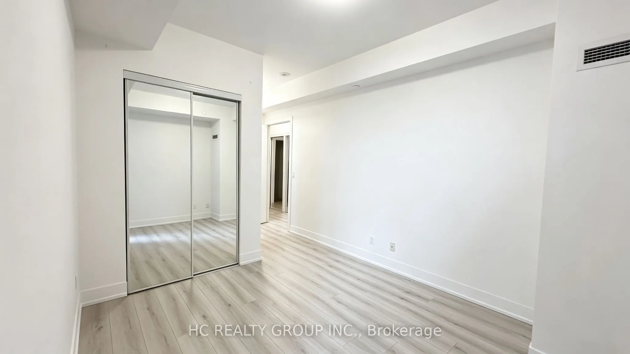 9471 Yonge Street #641