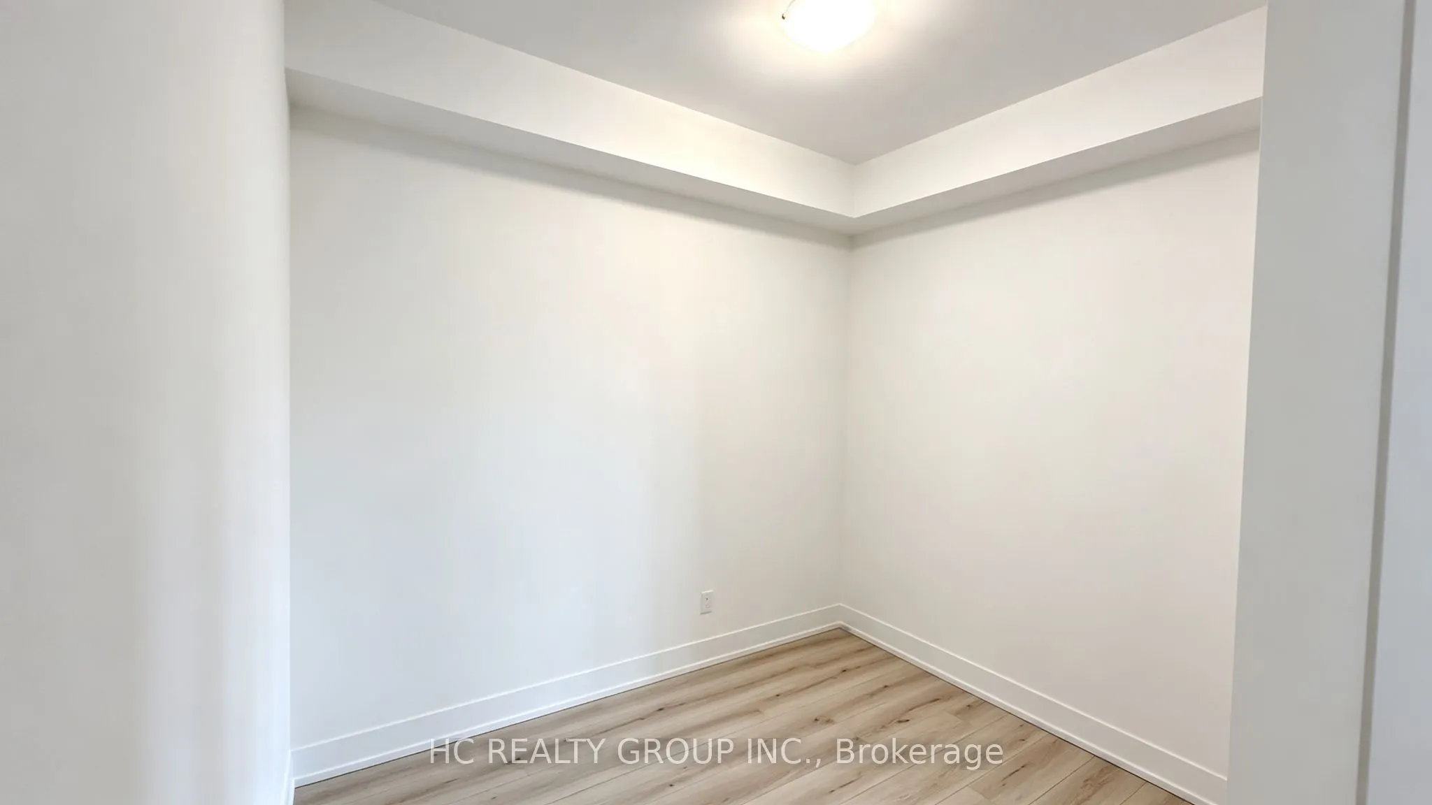 9471 Yonge Street #641
