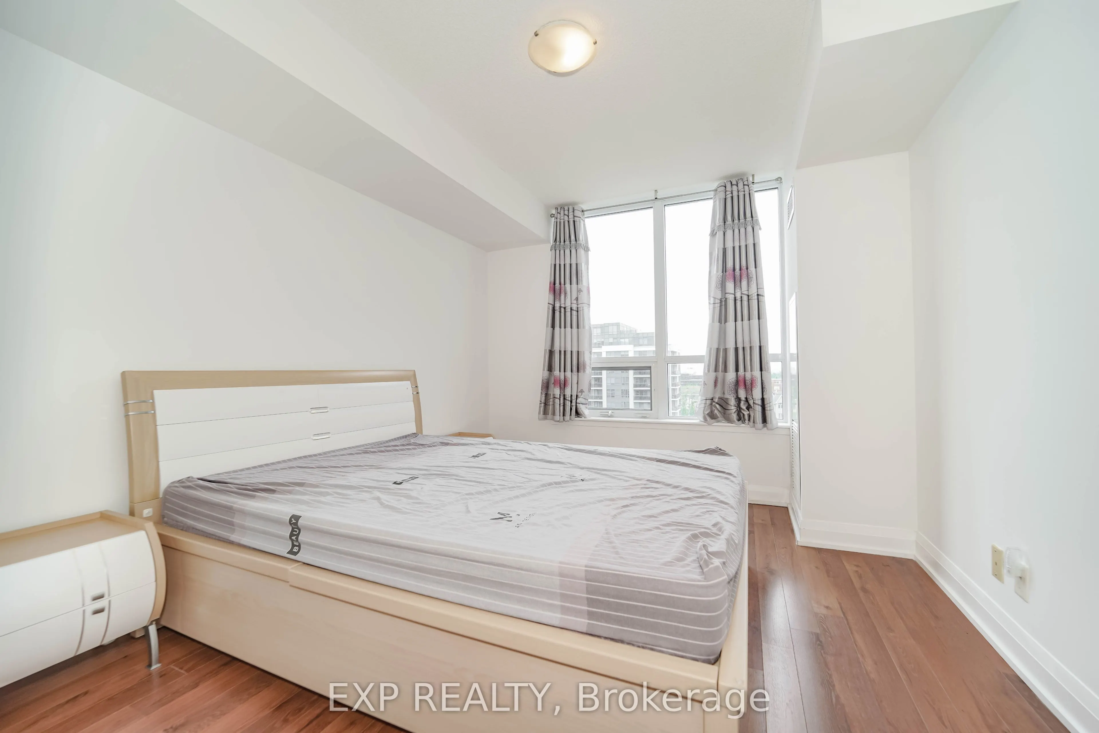 376 Highway 7 Street E #908
