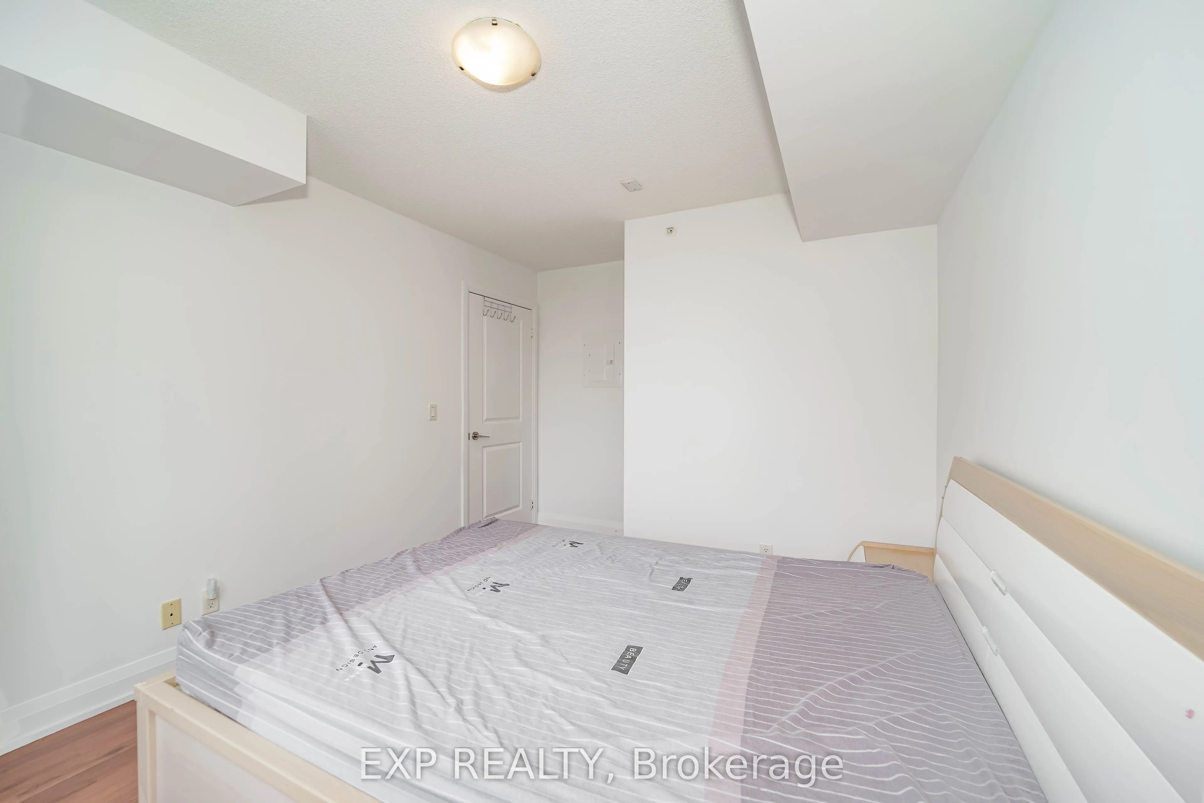 376 Highway 7 Street E #908