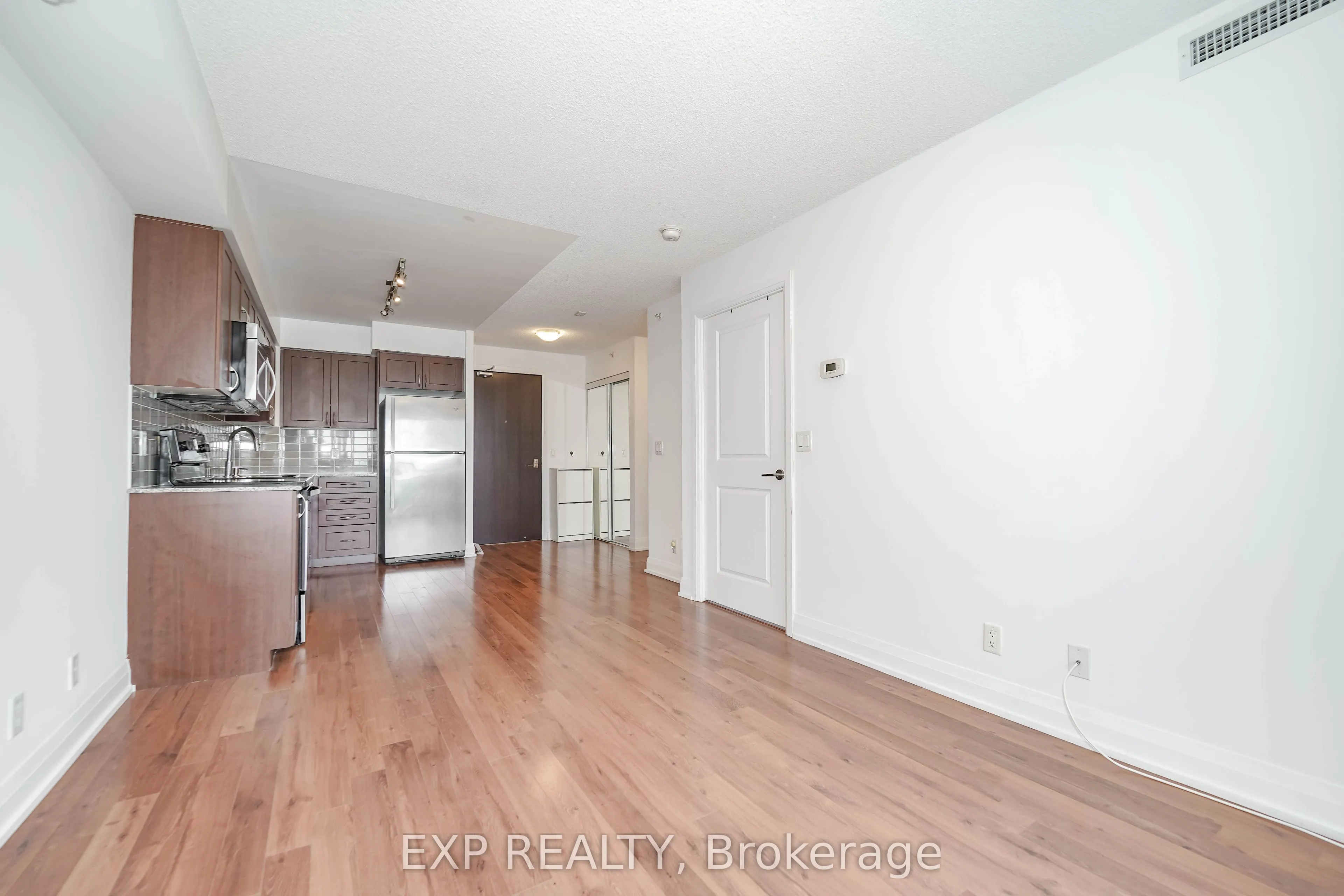 376 Highway 7 Street E #908