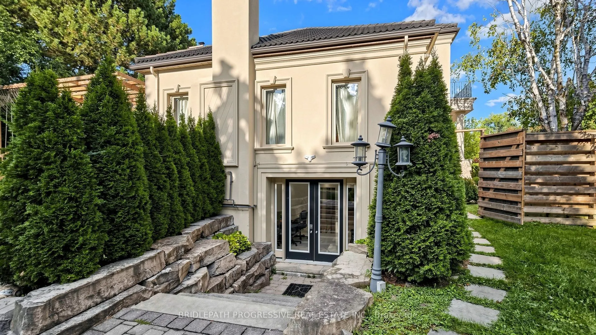 2 Thornlea Court