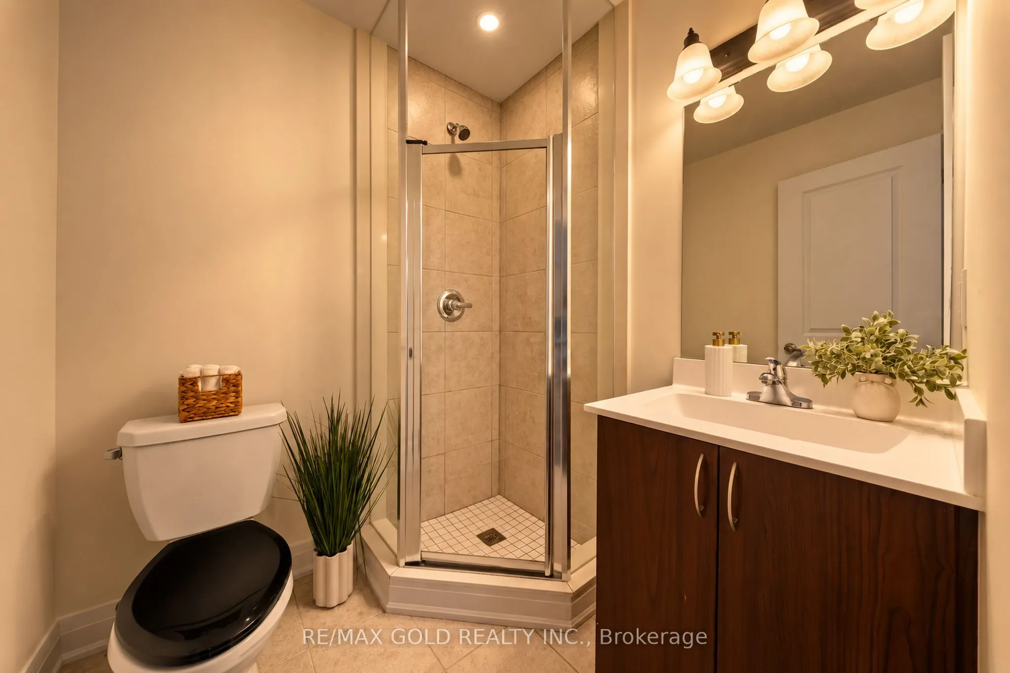 18 Coles Avenue #602