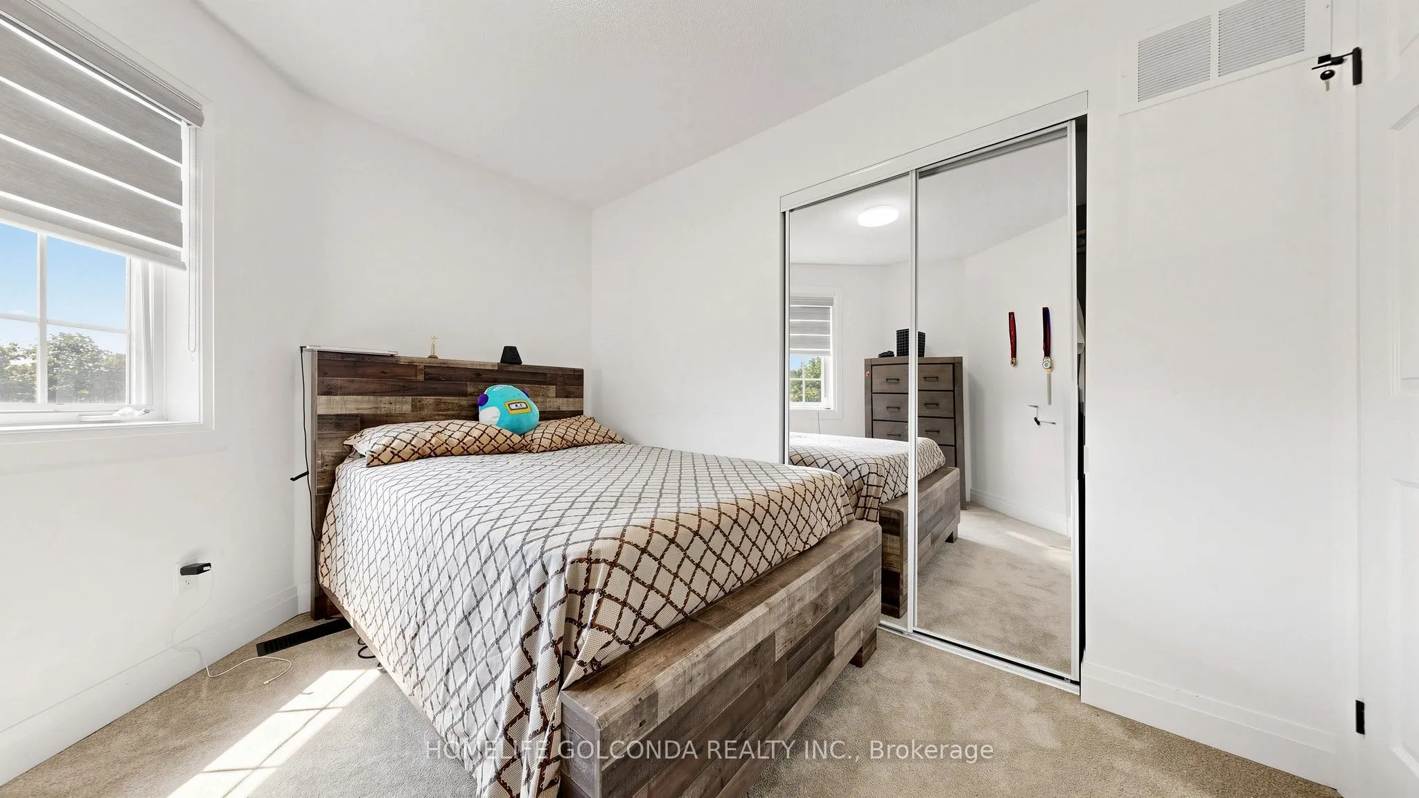 1304 Vincent Crescent