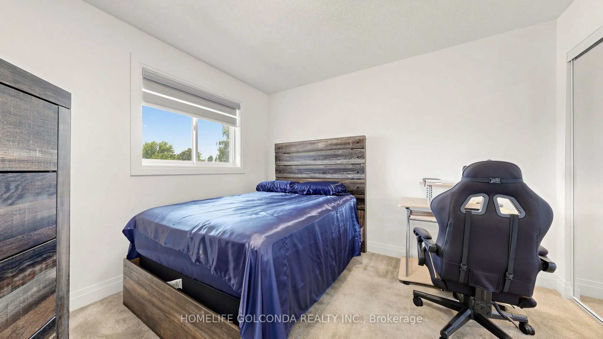 1304 Vincent Crescent