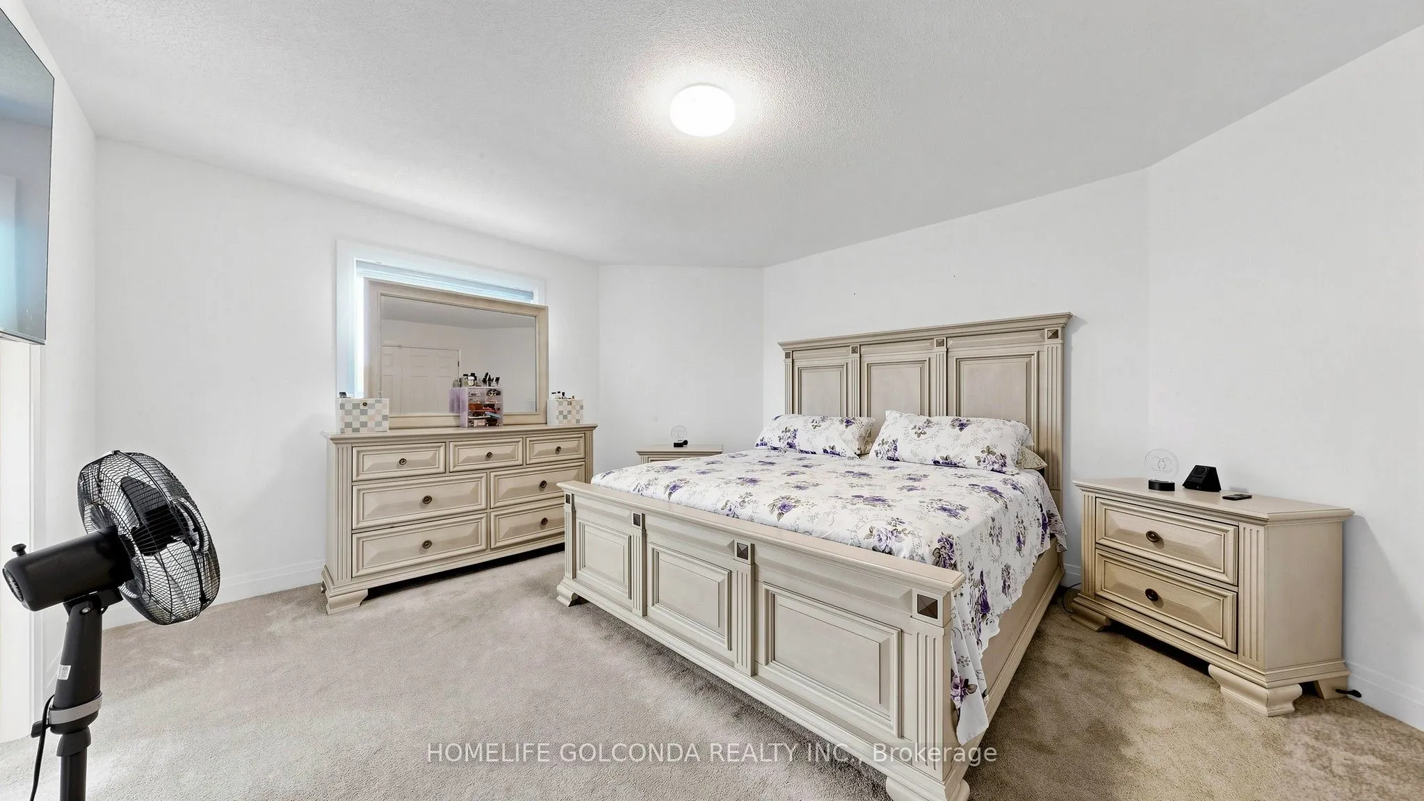1304 Vincent Crescent