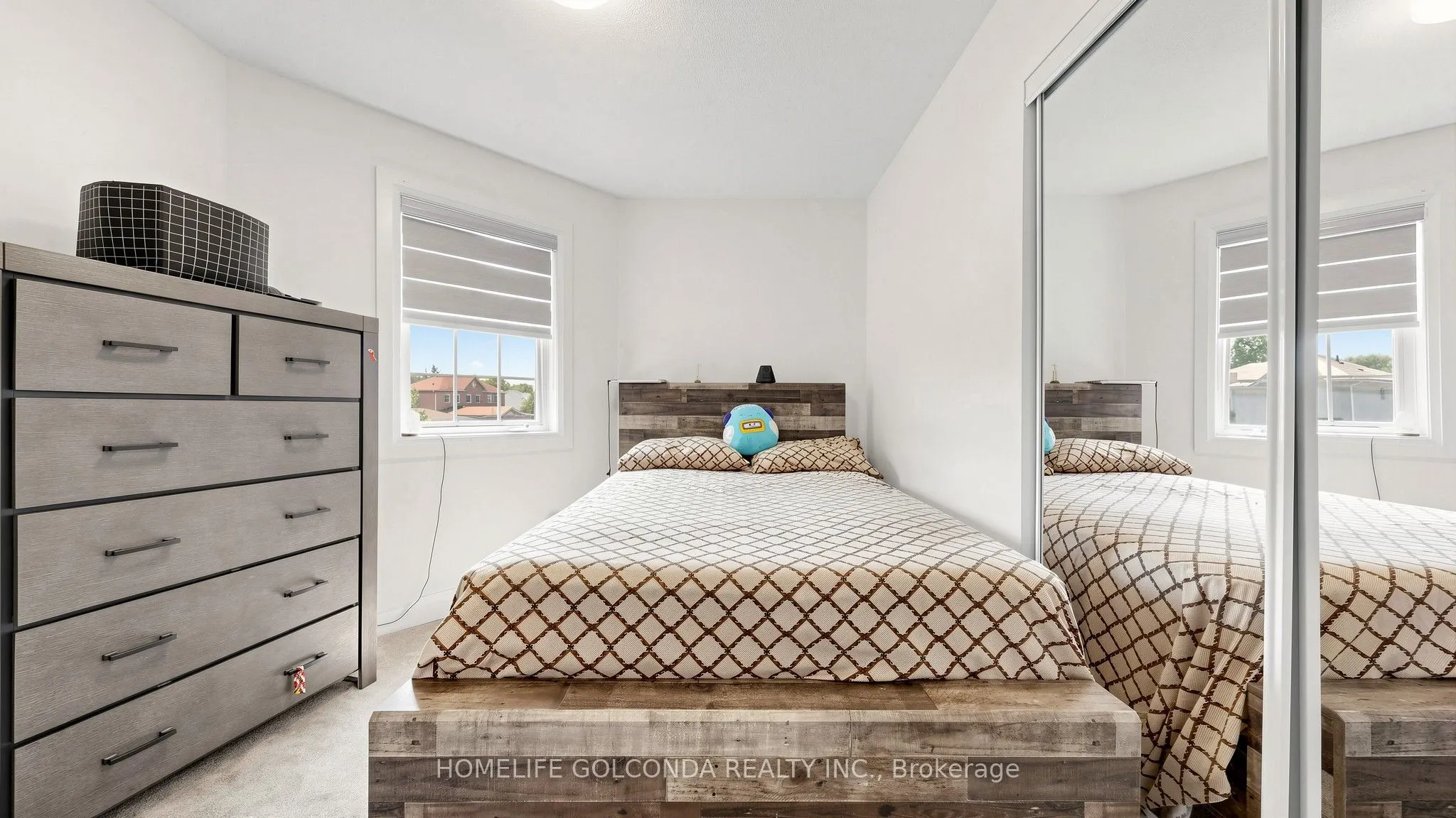 1304 Vincent Crescent
