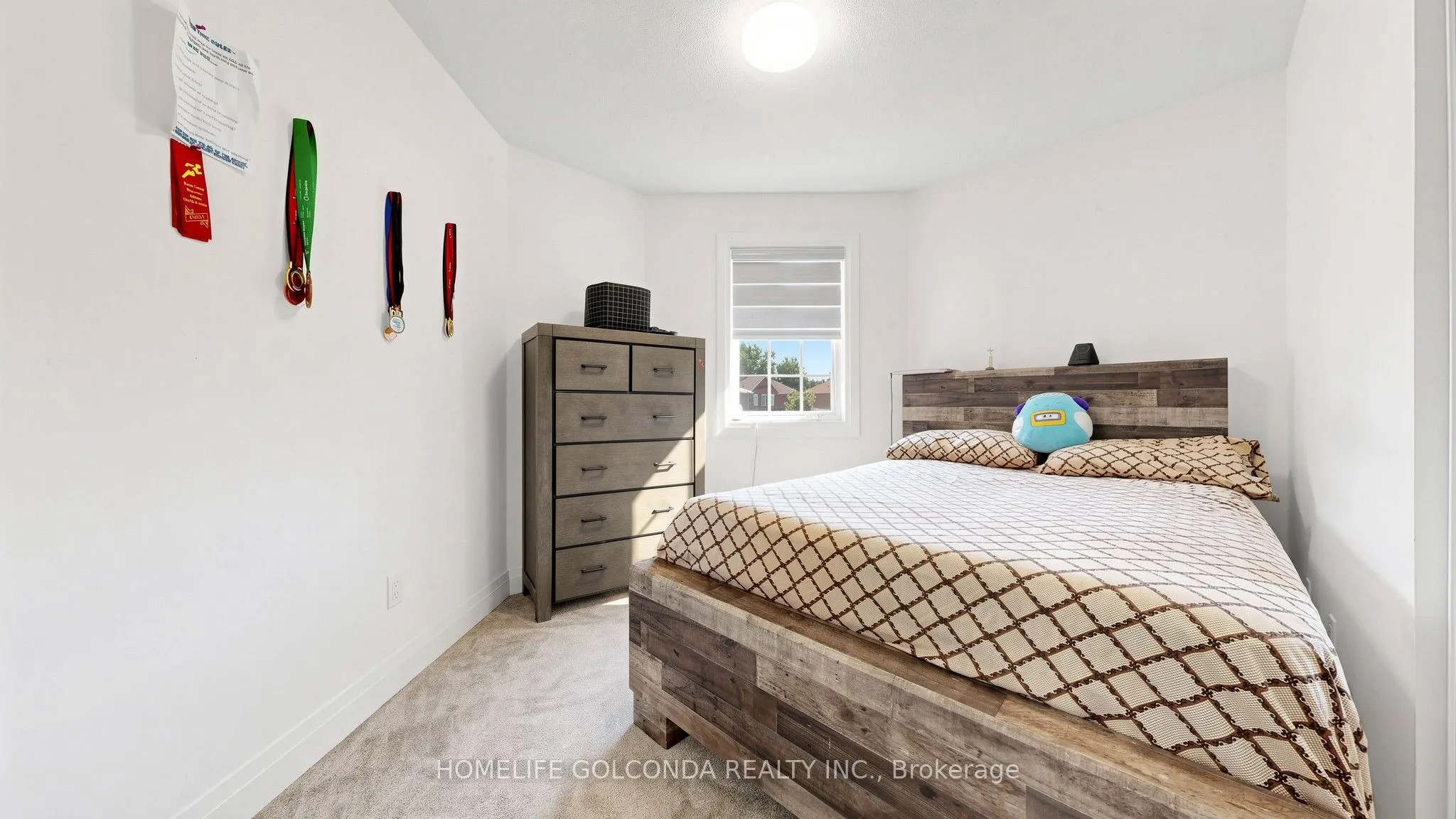1304 Vincent Crescent