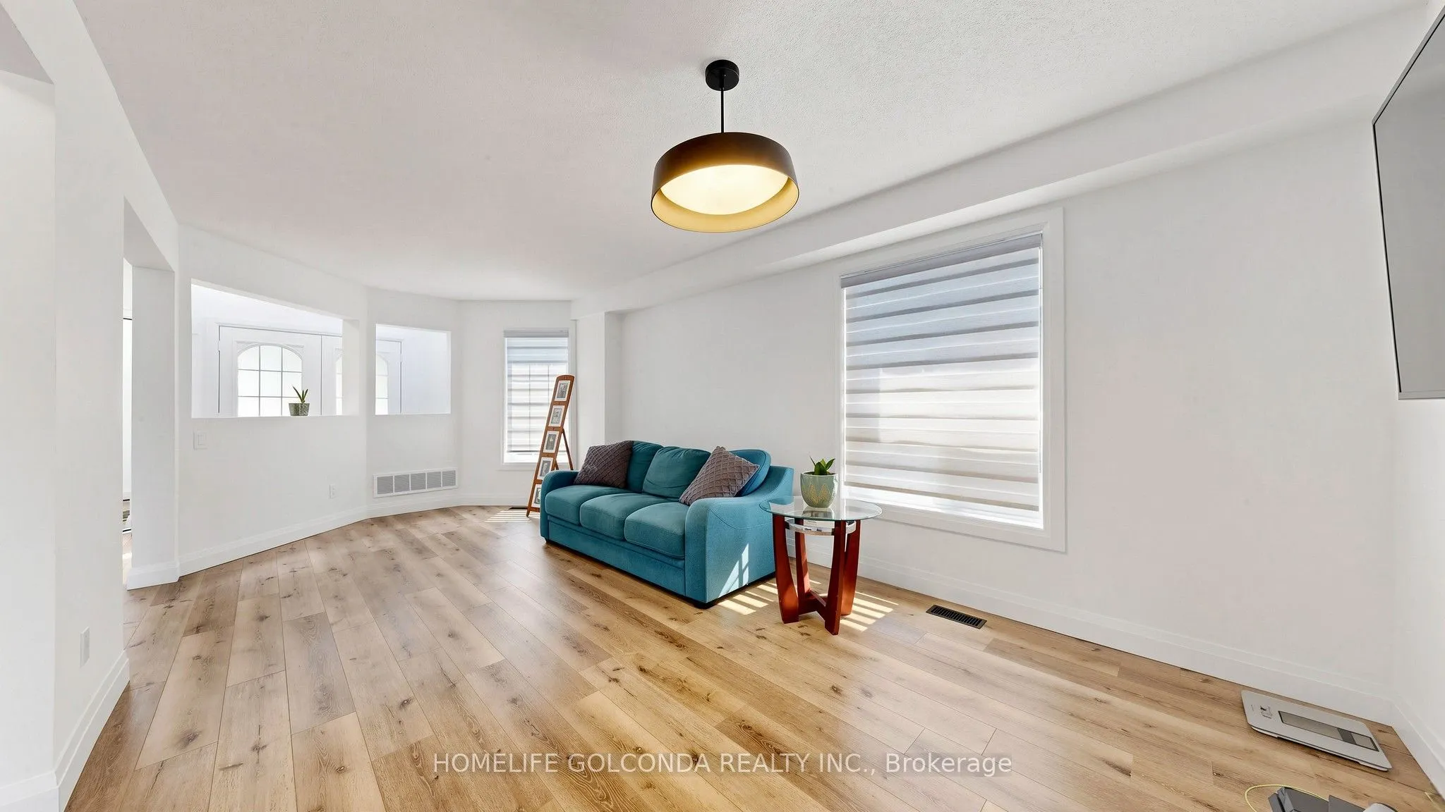 1304 Vincent Crescent