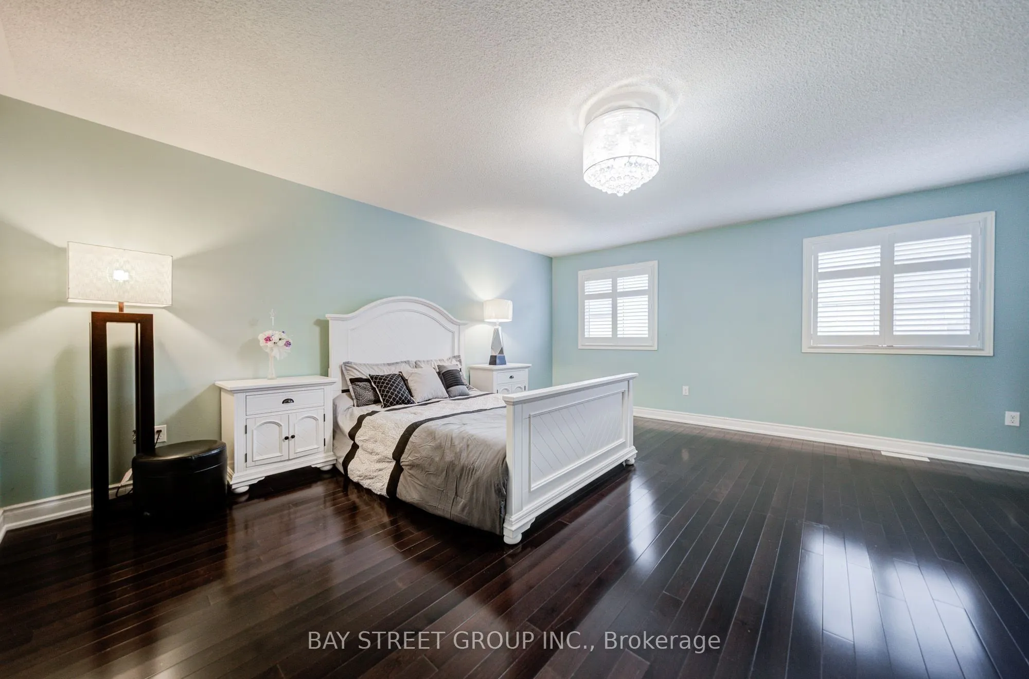 11 Farmington Road