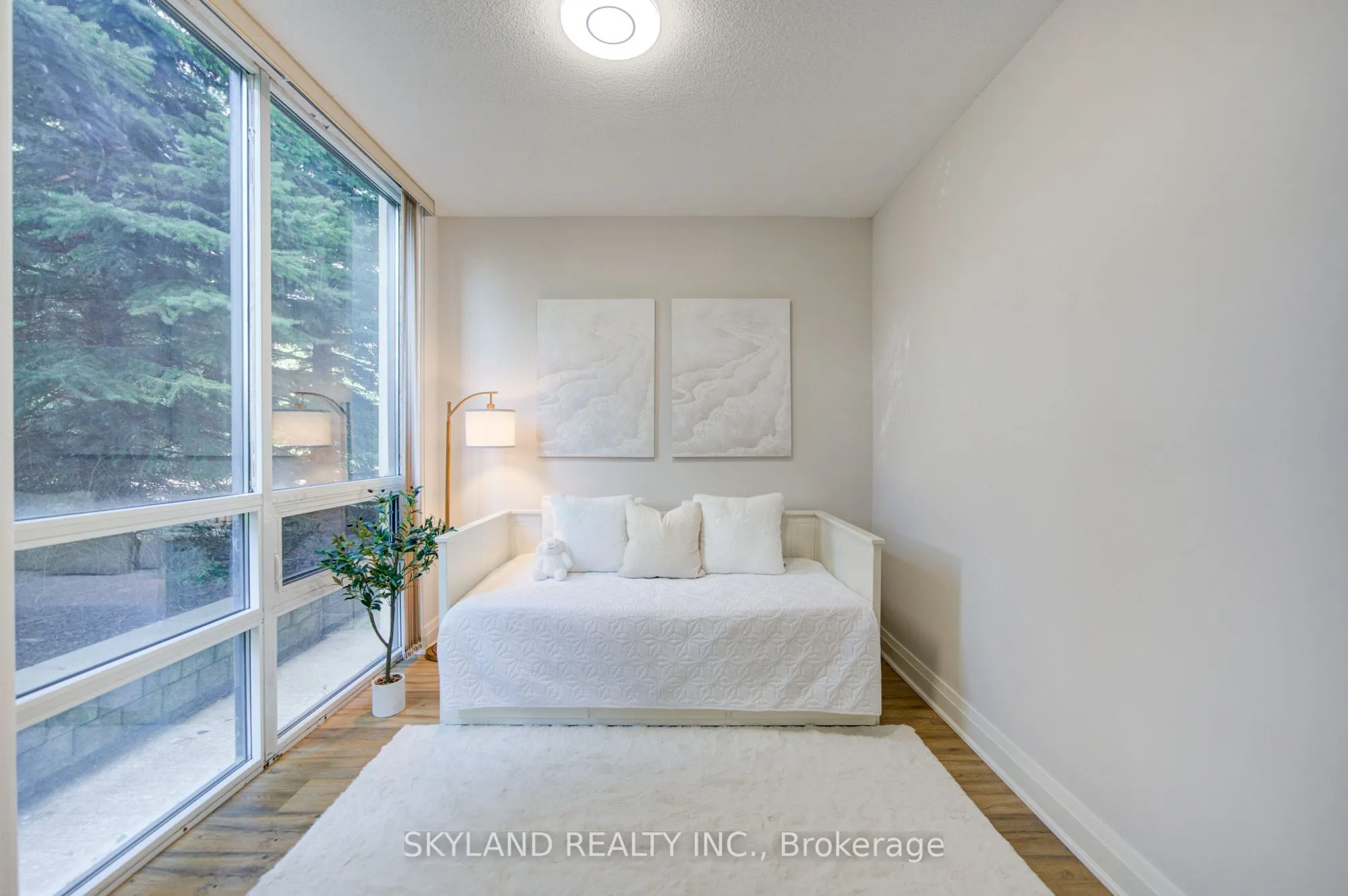 520 Steeles Avenue W #102