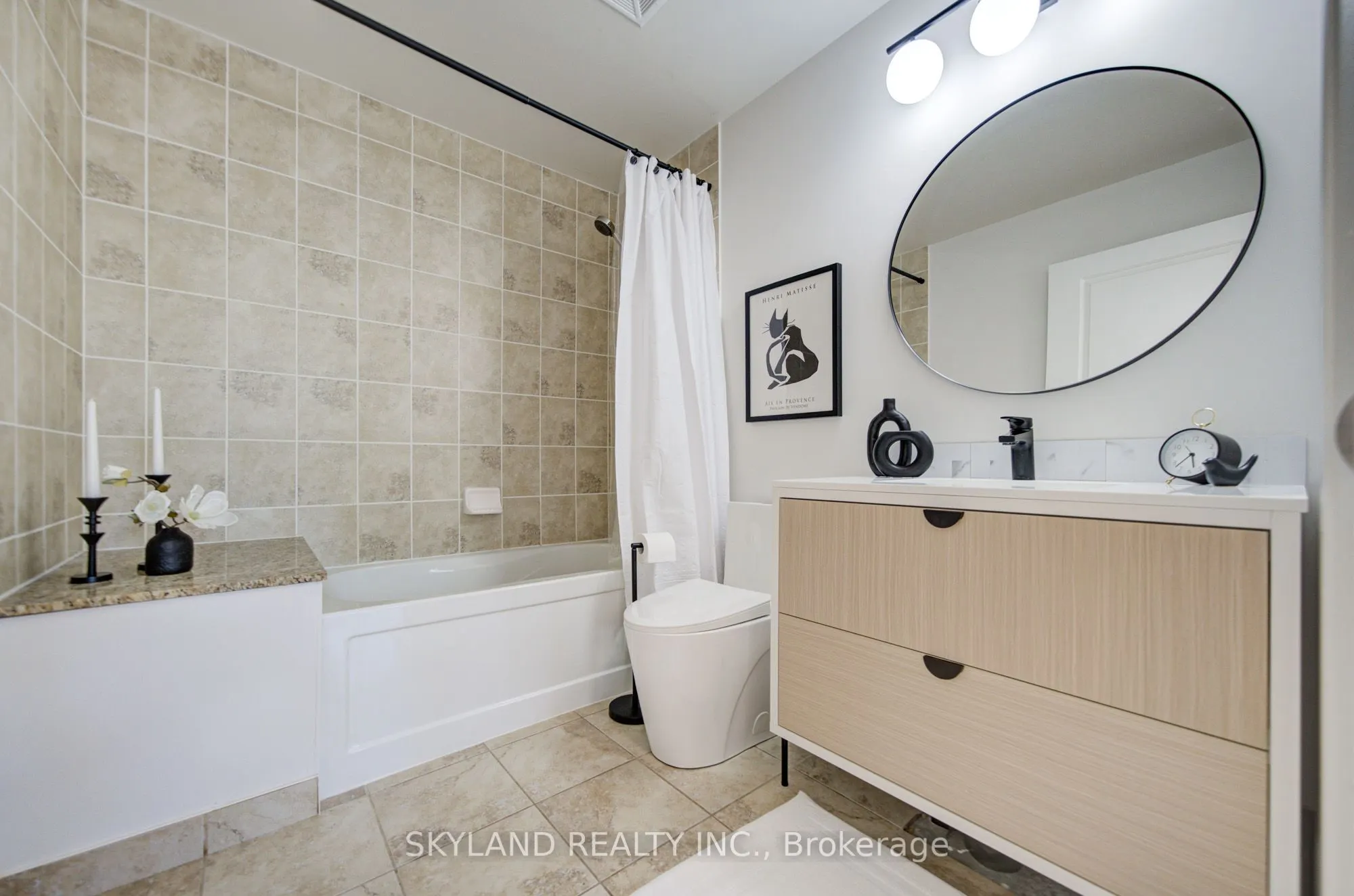 520 Steeles Avenue W #102