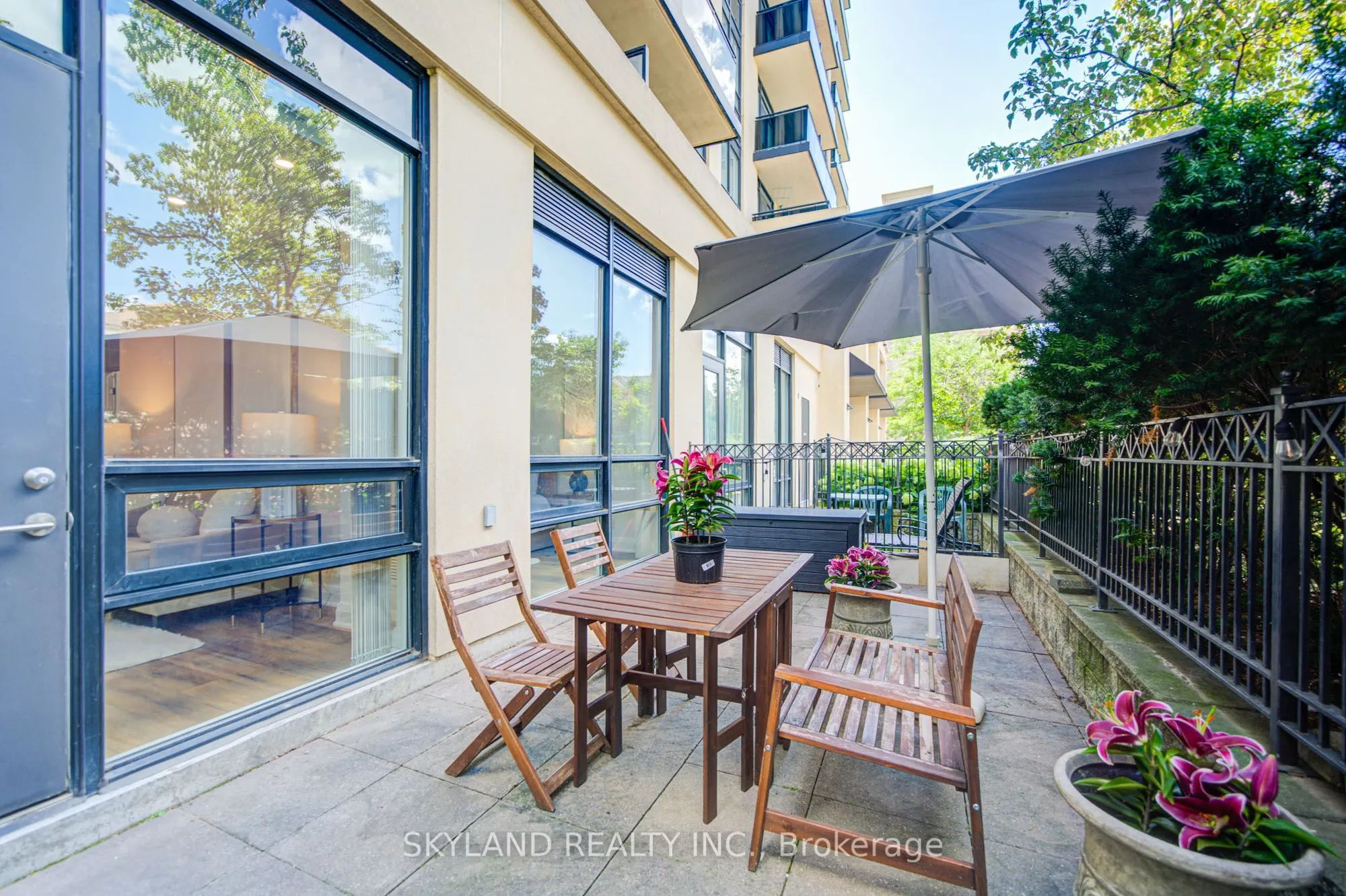 520 Steeles Avenue W #102
