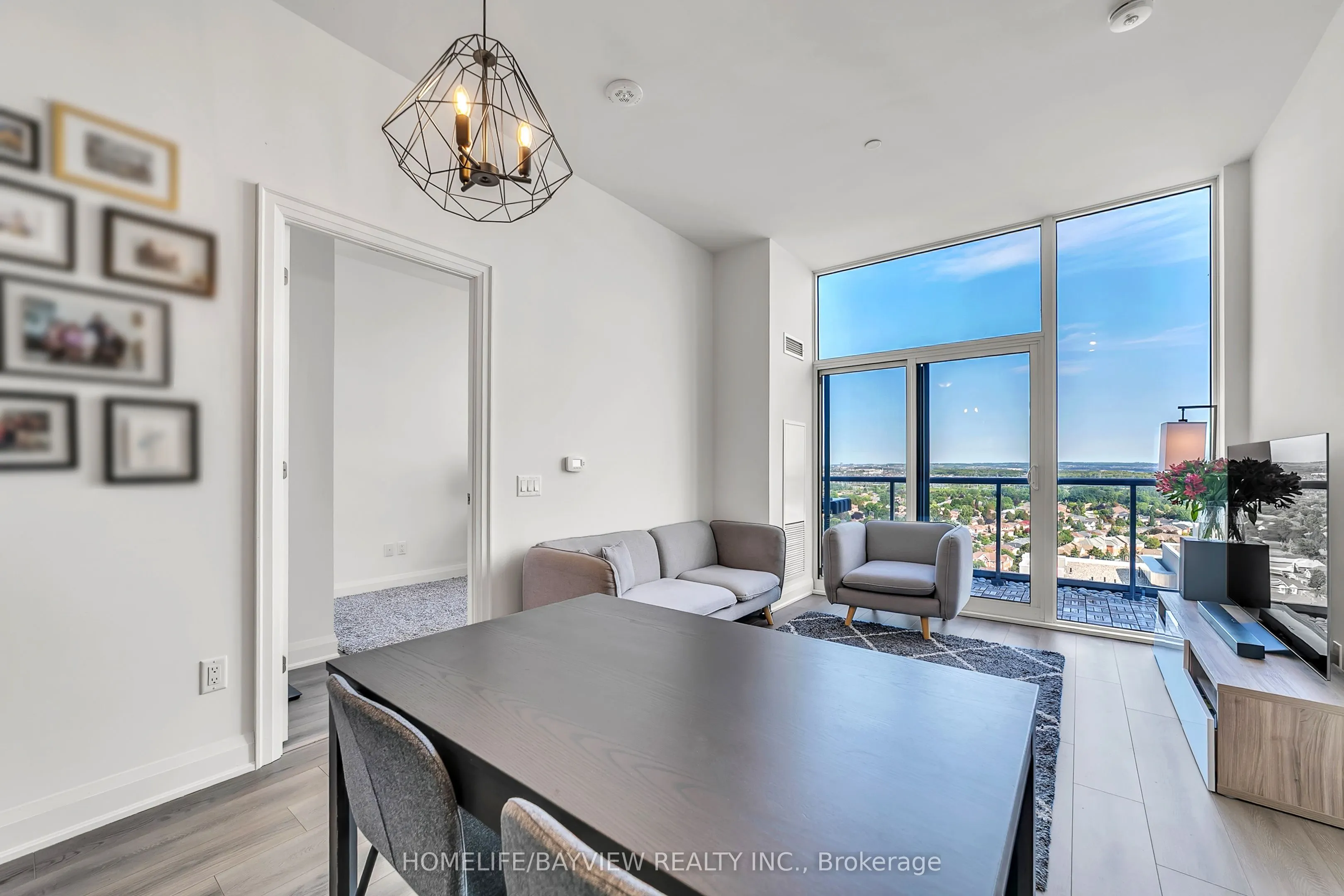 20 Gatineau Drive #2007