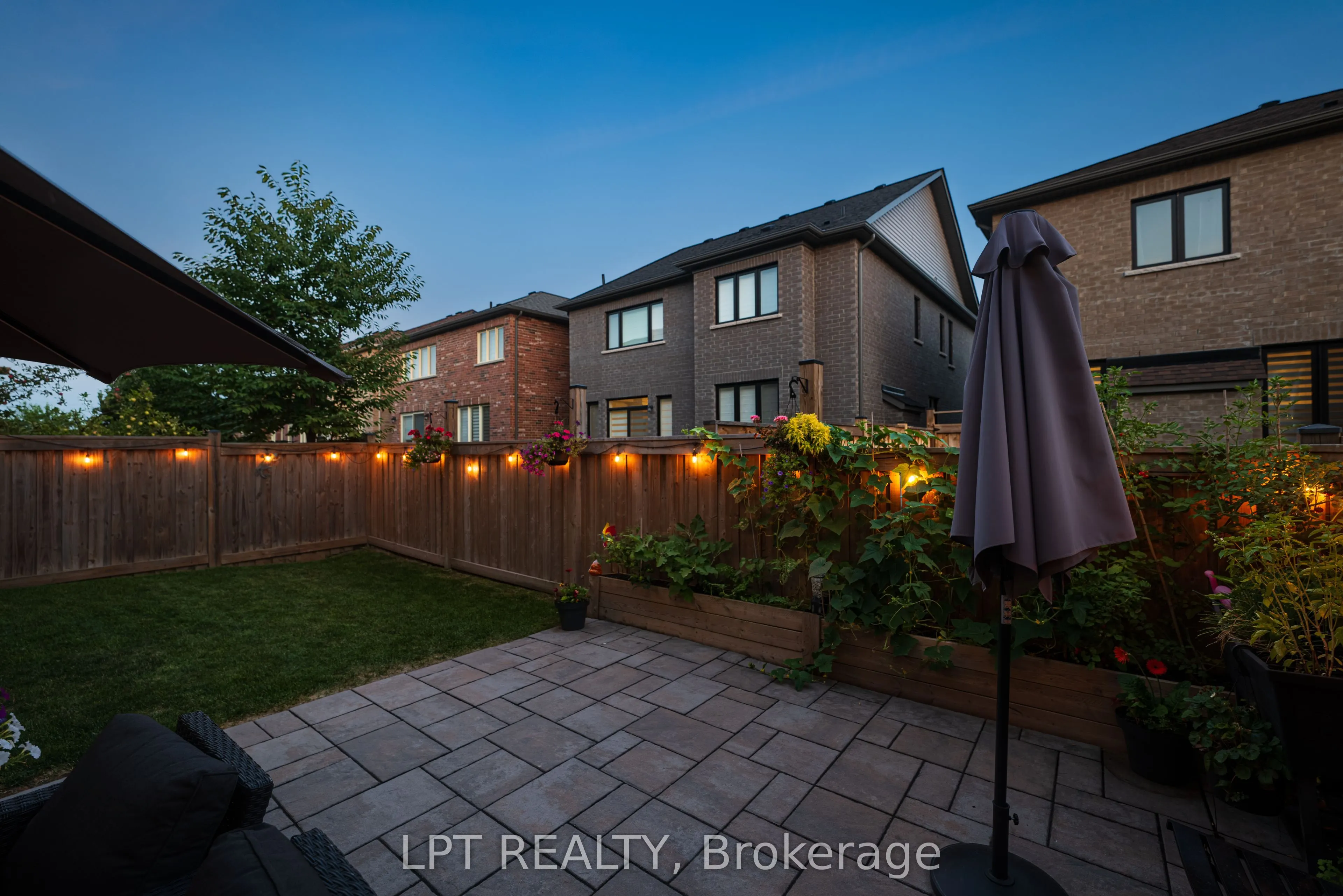 33 Mondial Crescent
