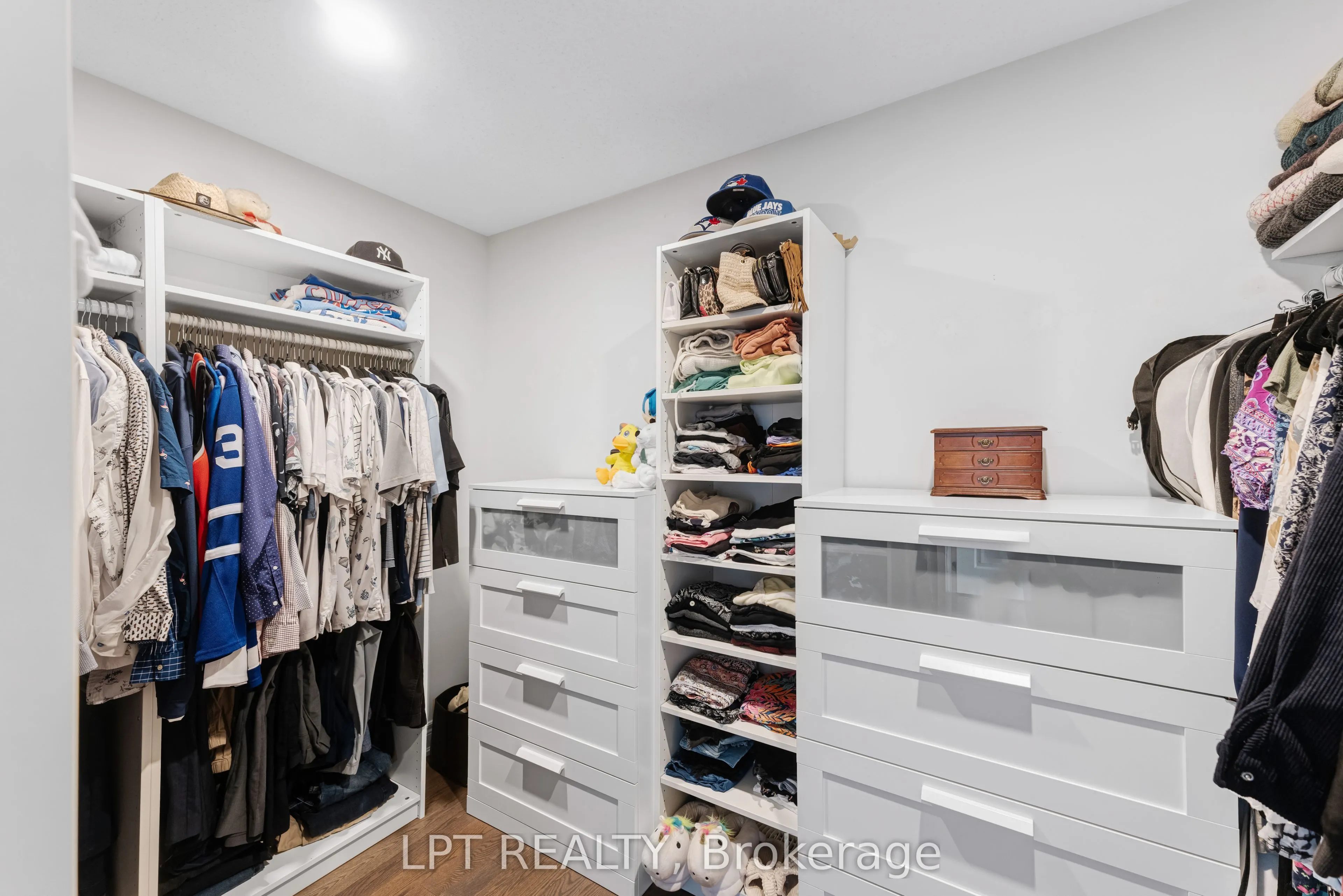 33 Mondial Crescent