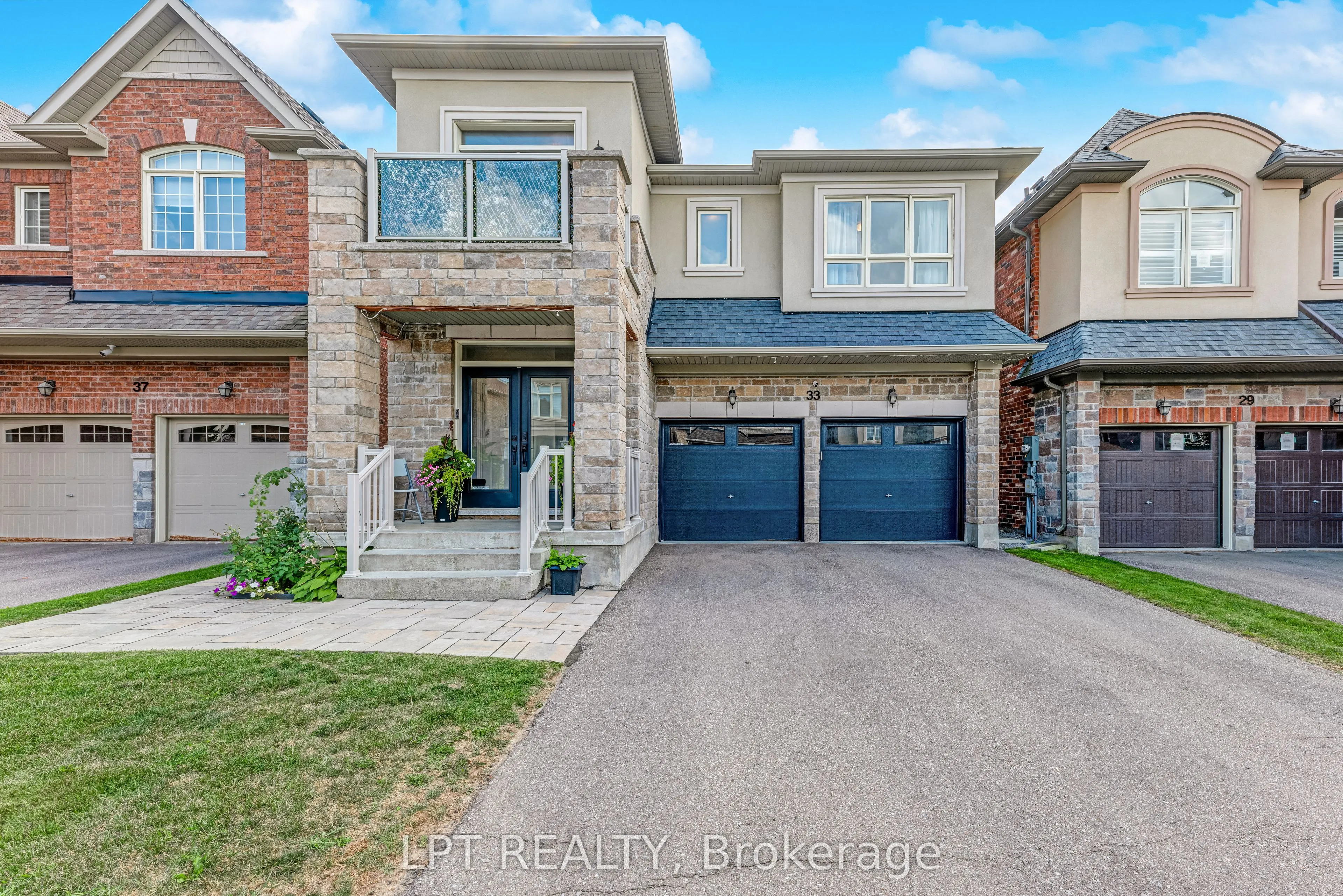 33 Mondial Crescent