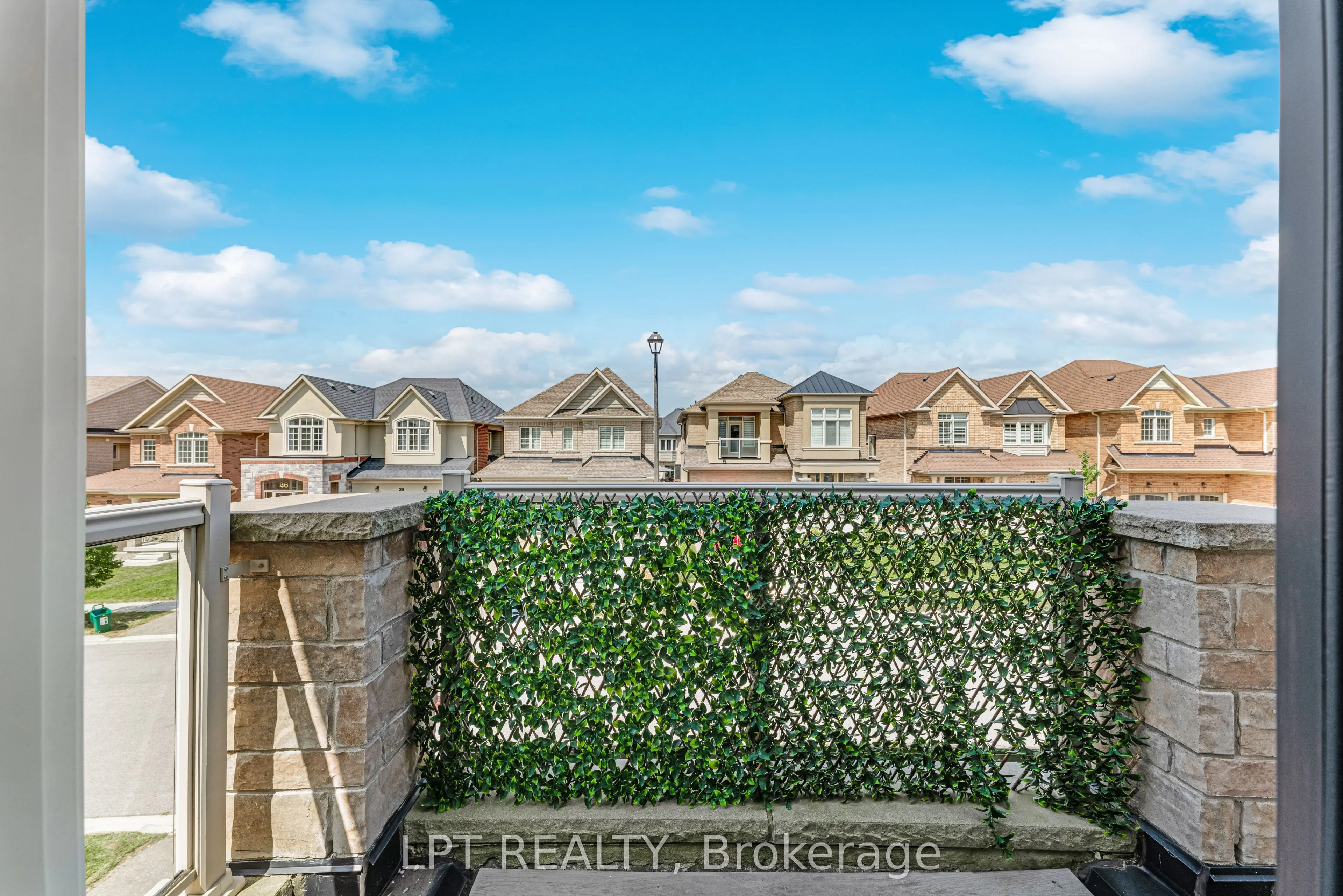 33 Mondial Crescent