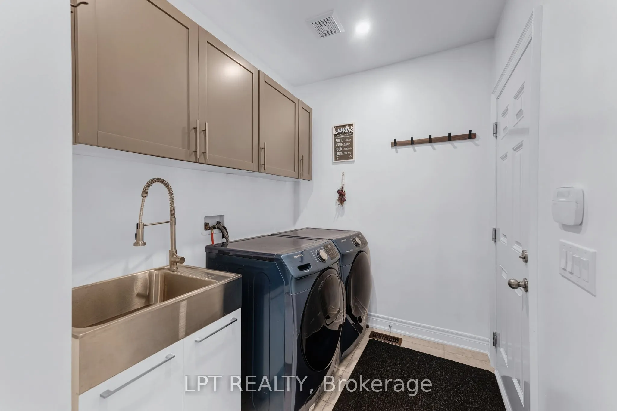 33 Mondial Crescent