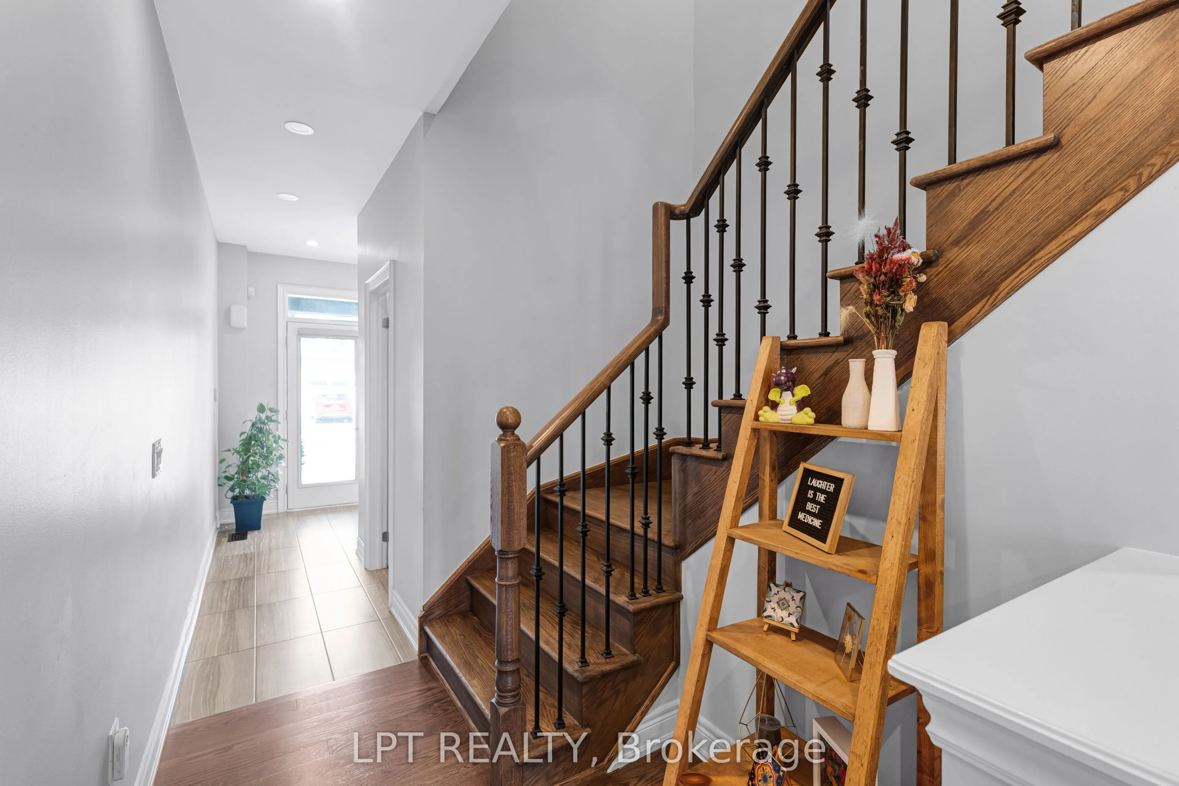 33 Mondial Crescent