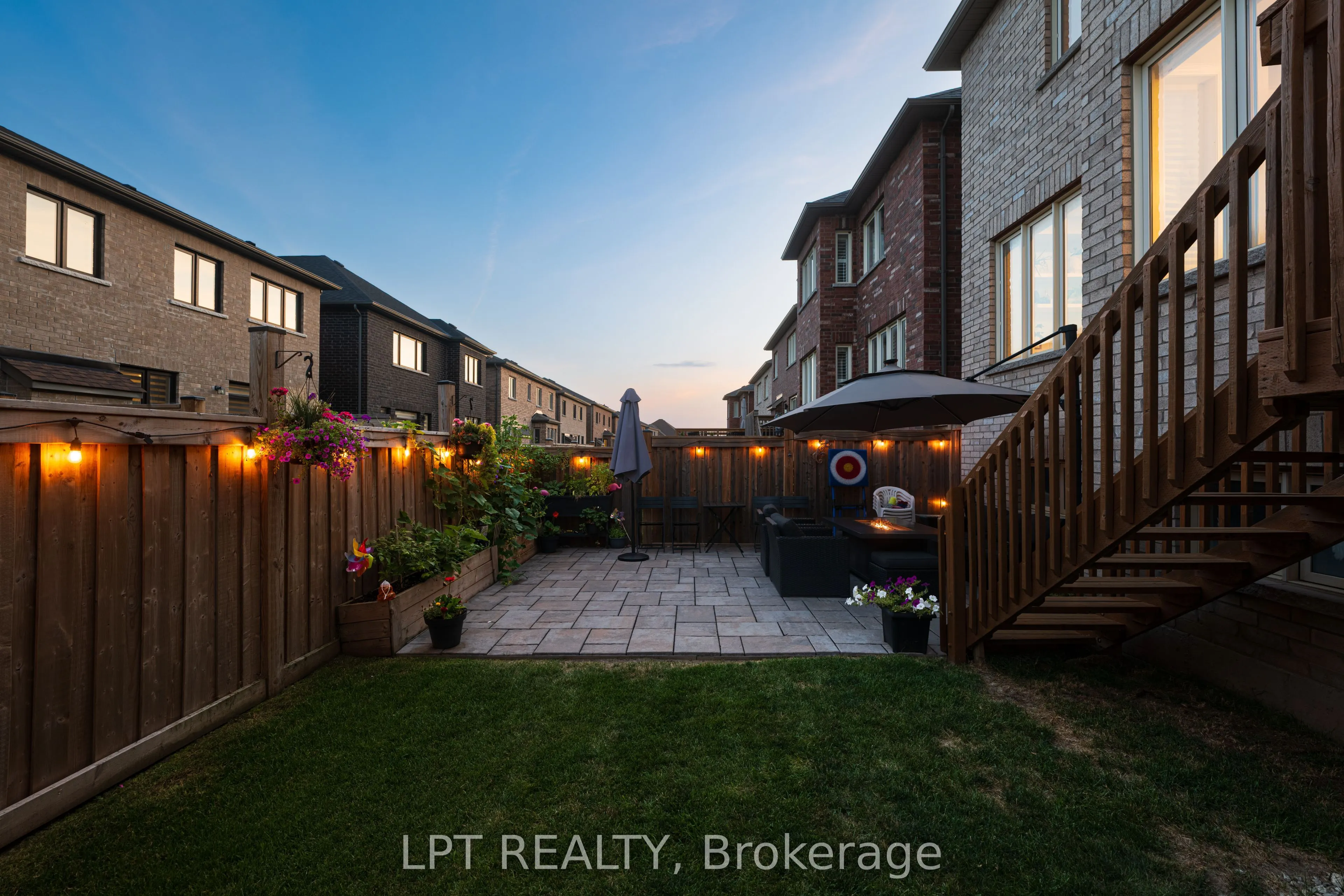 33 Mondial Crescent