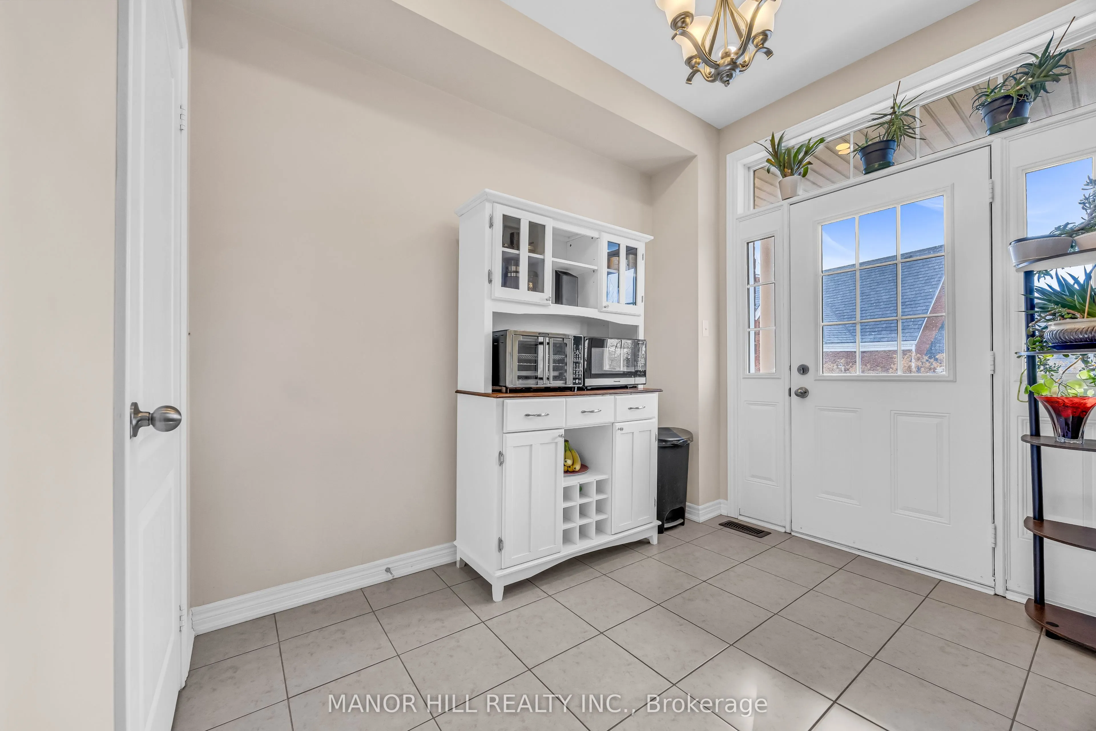 10 Porter Avenue W #12