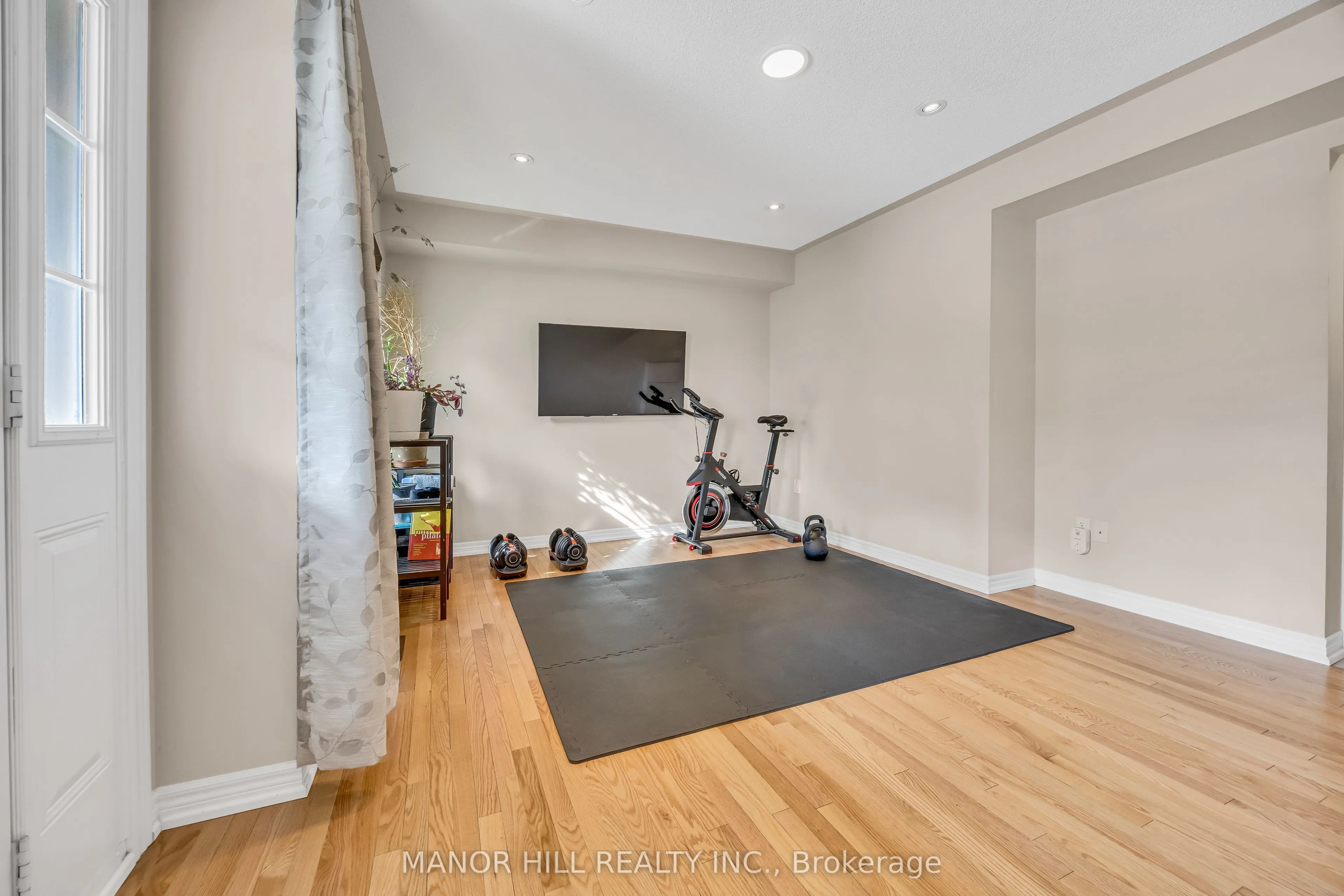 10 Porter Avenue W #12