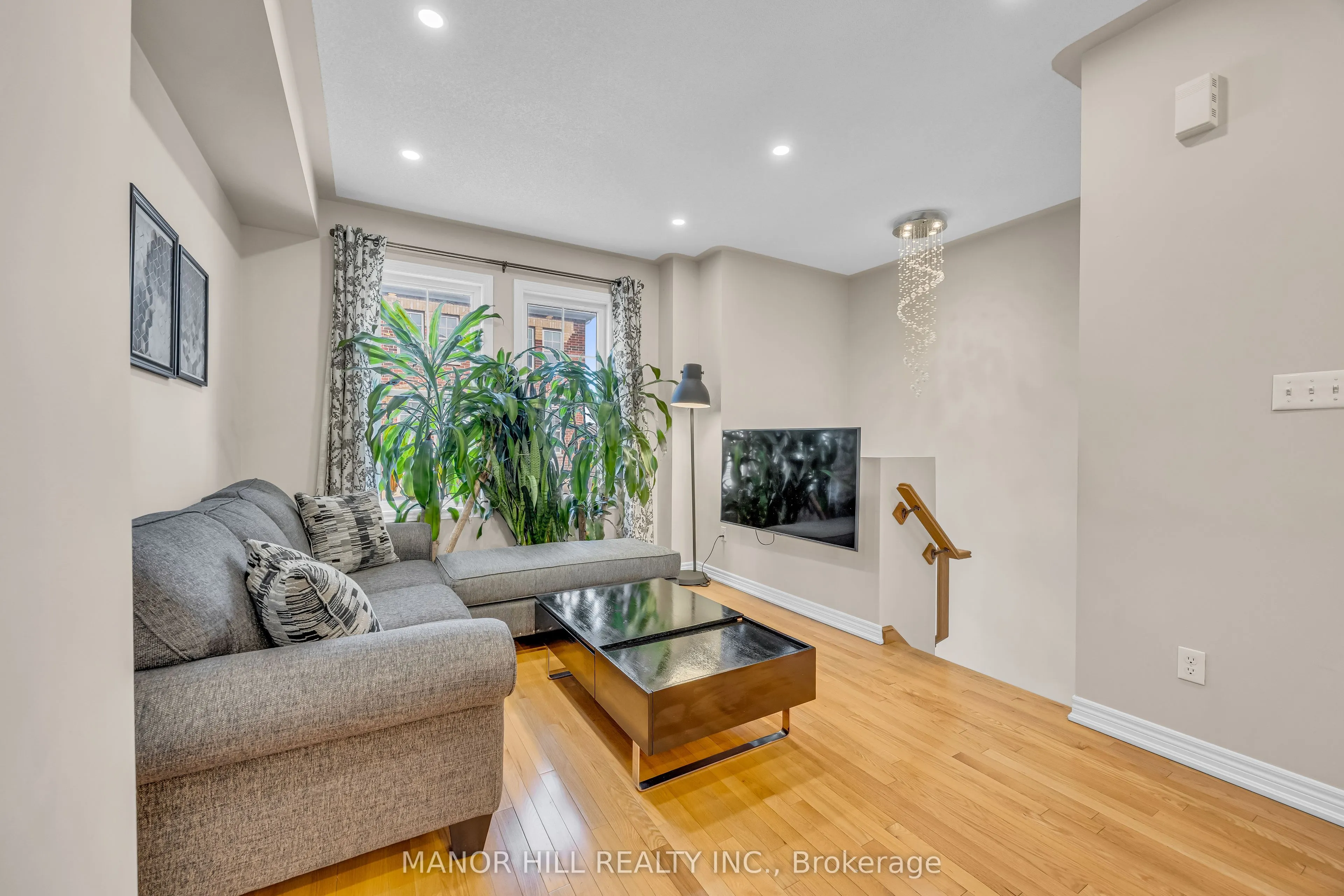 10 Porter Avenue W #12