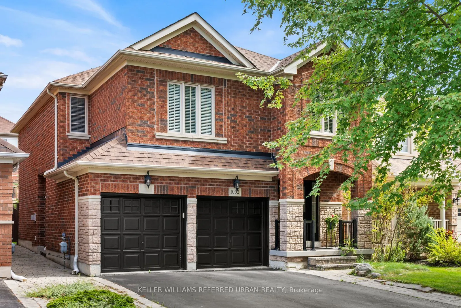1002 Oaktree Crescent