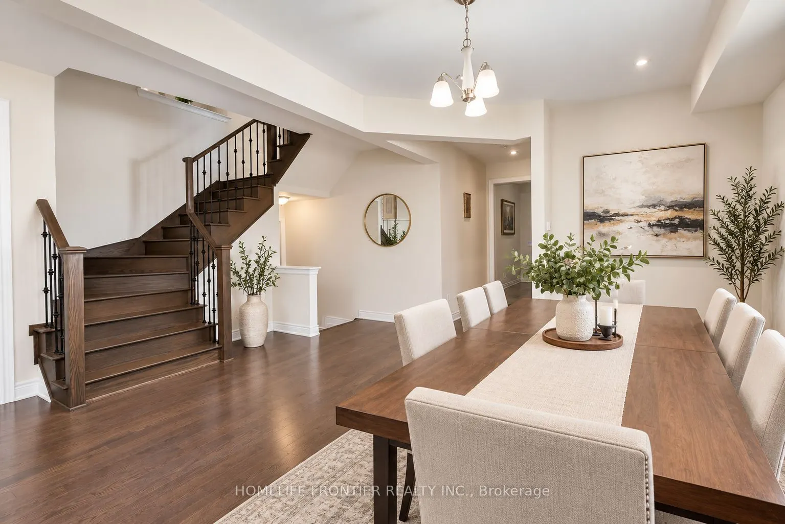 135 Ross Vennare Crescent
